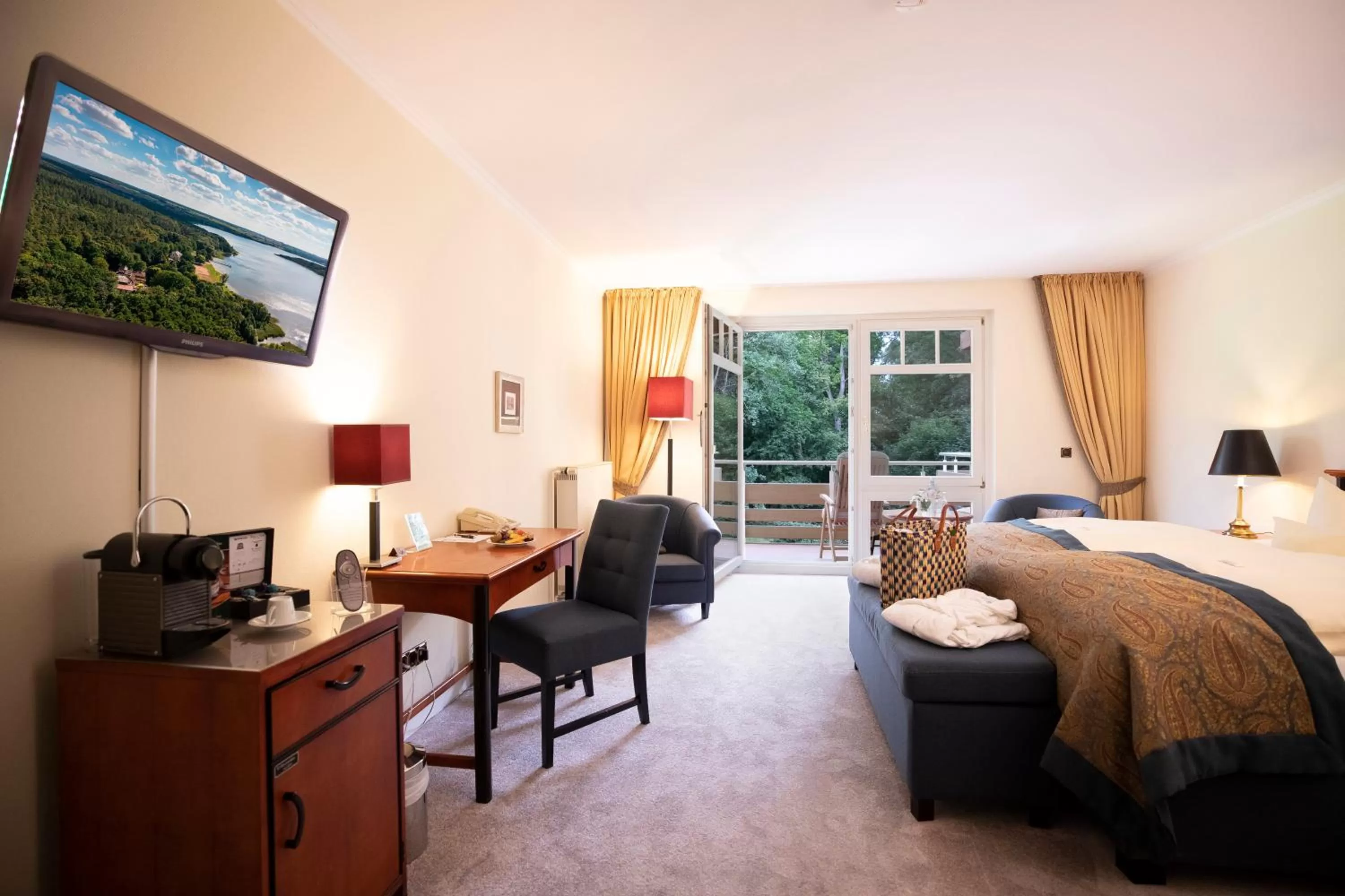 Photo of the whole room, Bed in Kurhaus am Inselsee