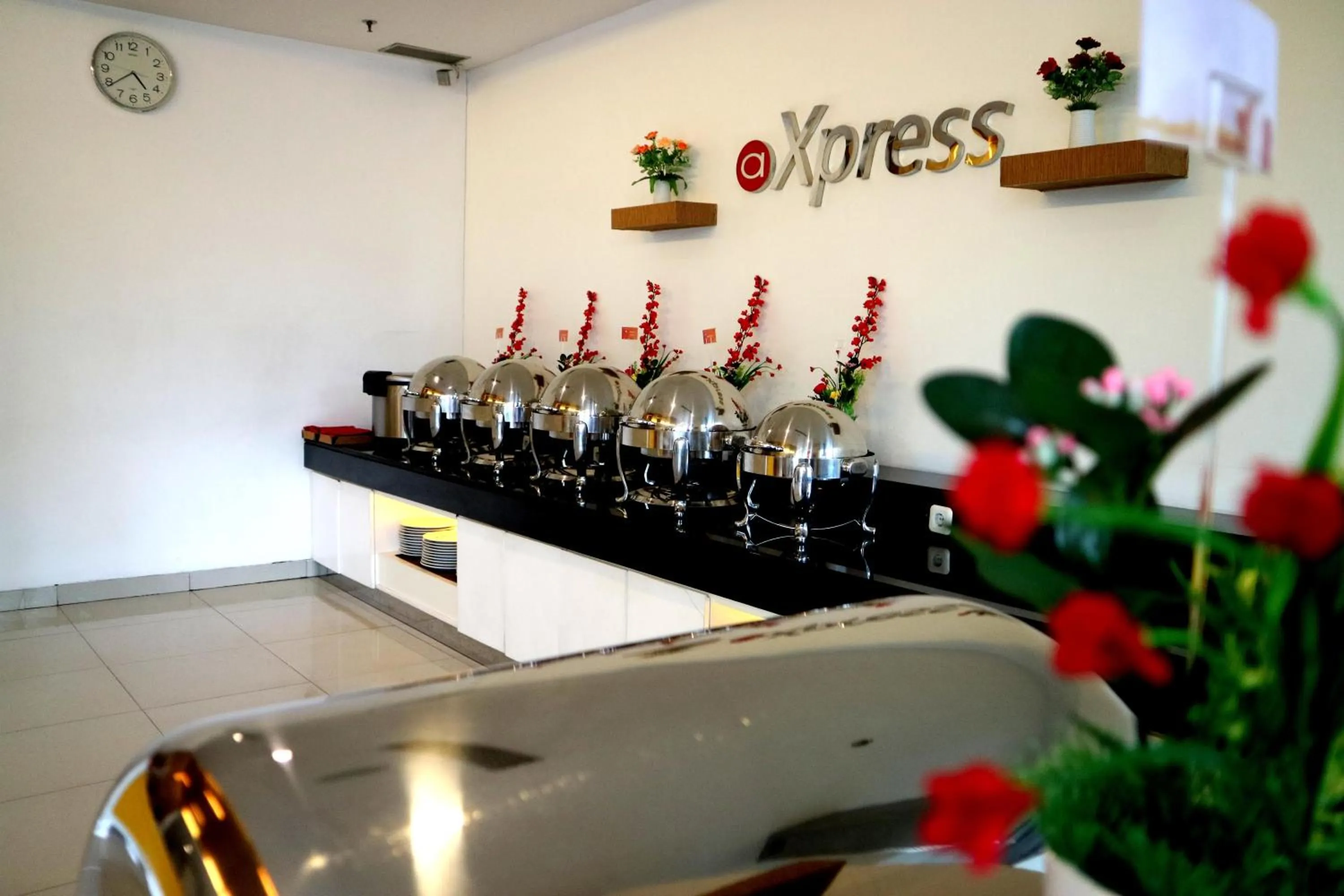 Restaurant/places to eat in Amaris Hotel Dr. Susilo Grogol