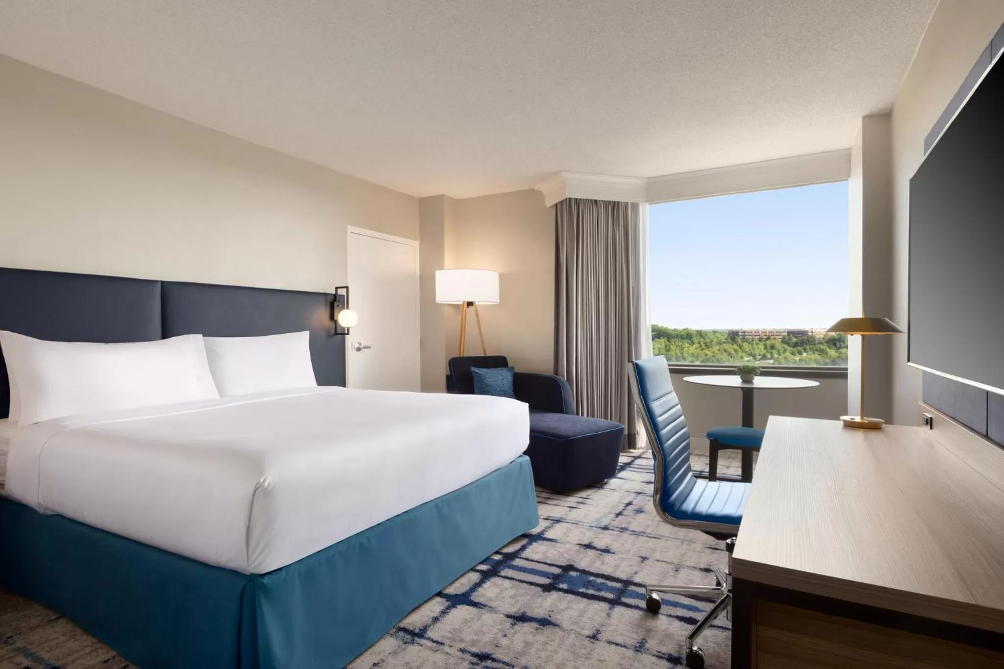 Photo of the whole room, Bed in Crowne Plaza College Park - Washington DC by IHG