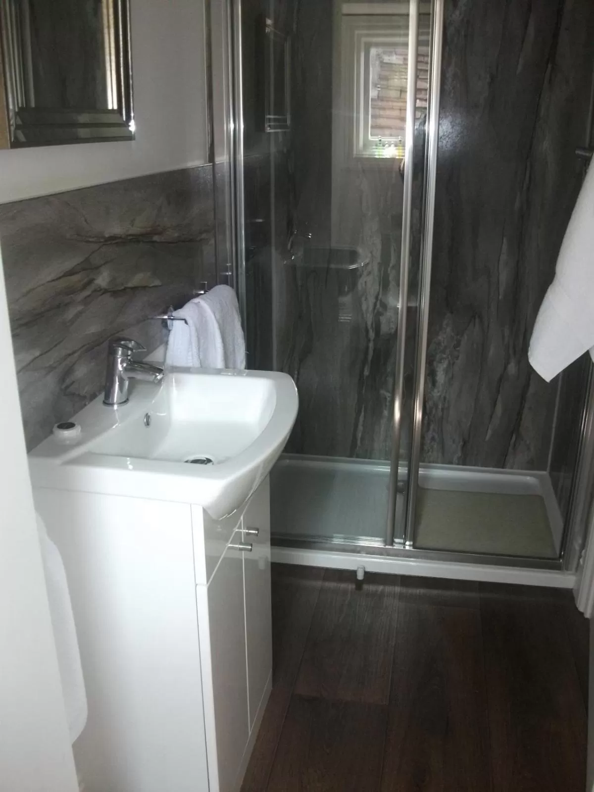 Shower in The Trusty Servant Inn