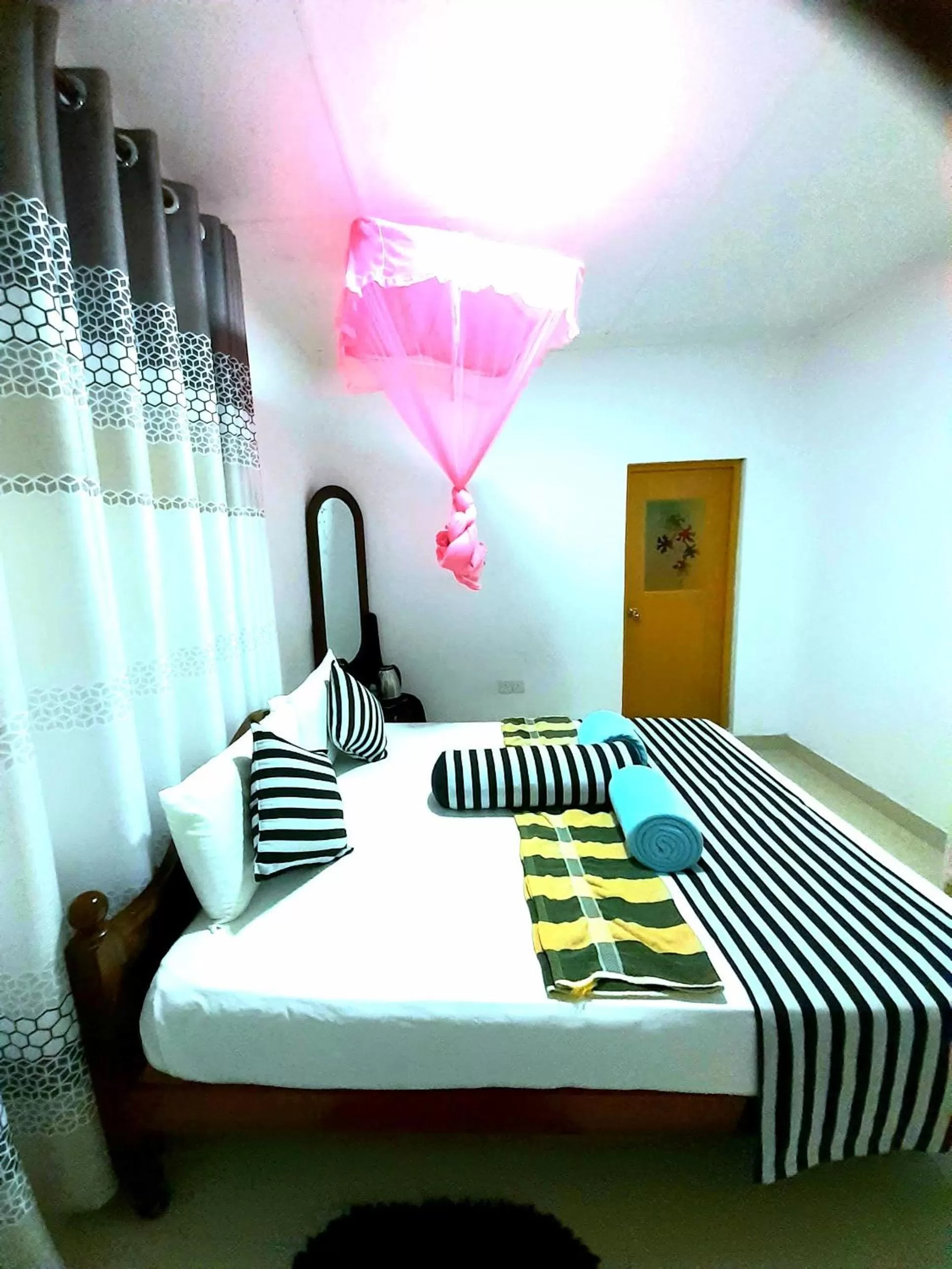 Bedroom, Bed in Green Lantern