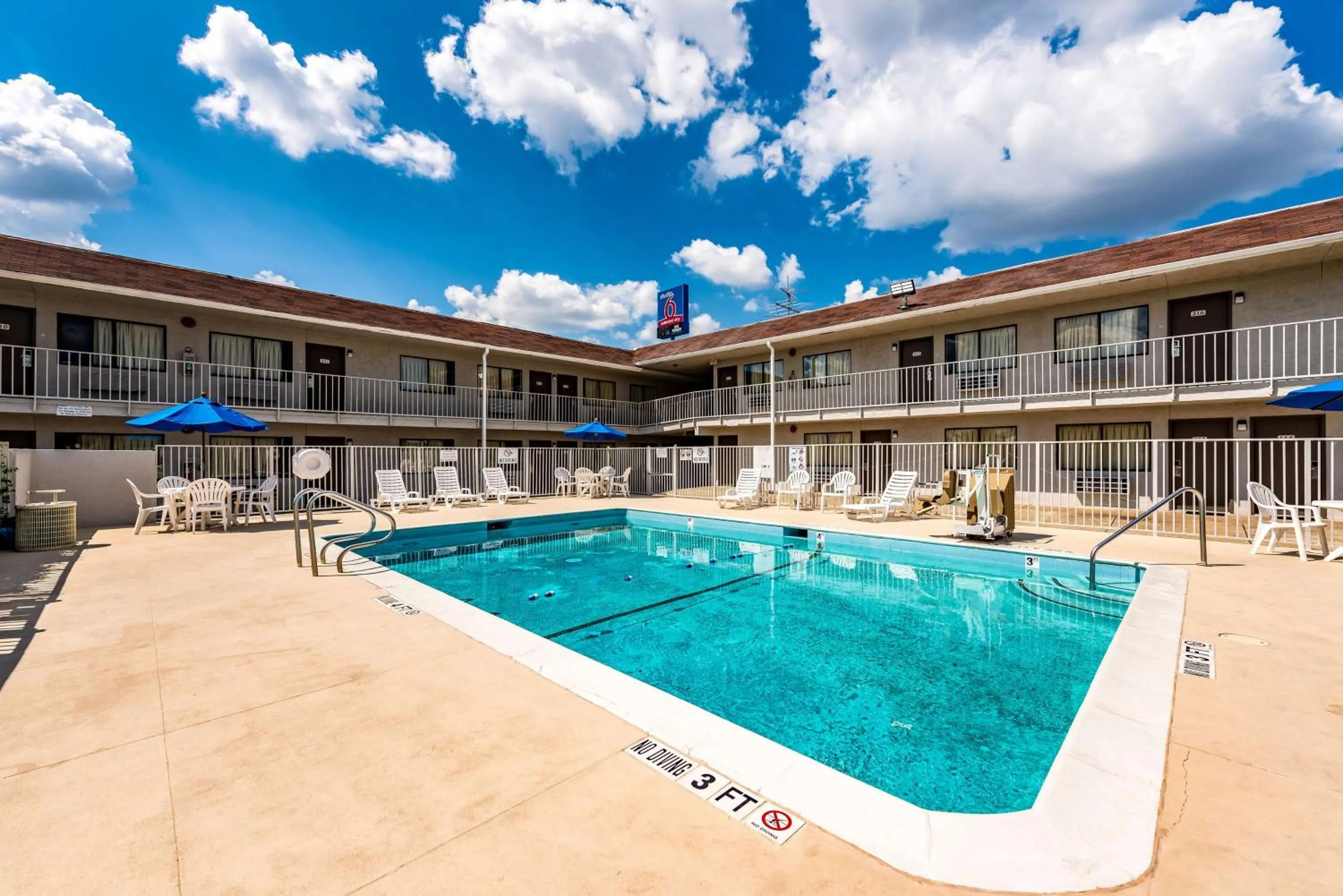 On site in Studio 6-Monroe, LA - Hwy 165