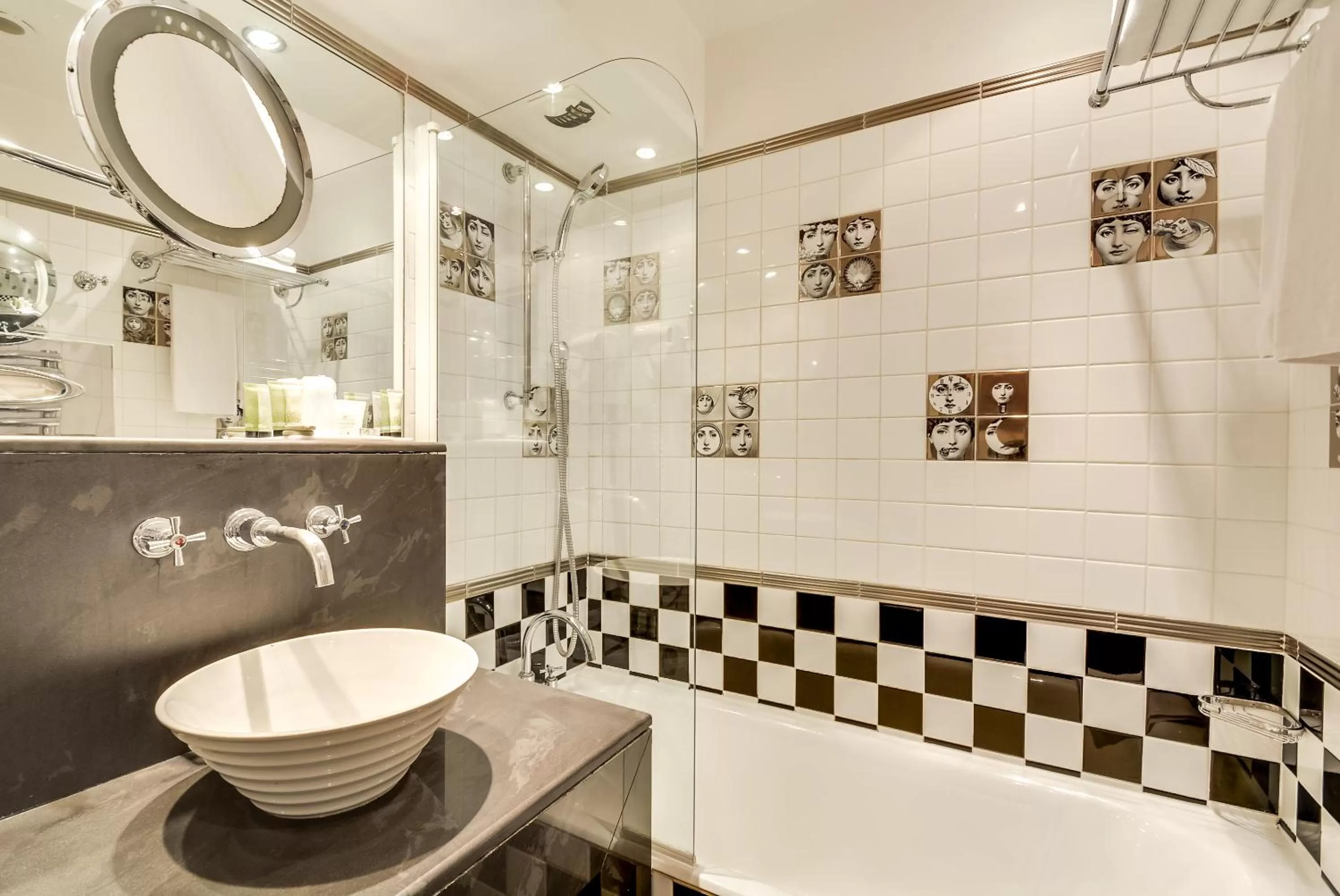 Bathroom in Villa Lutèce Port Royal