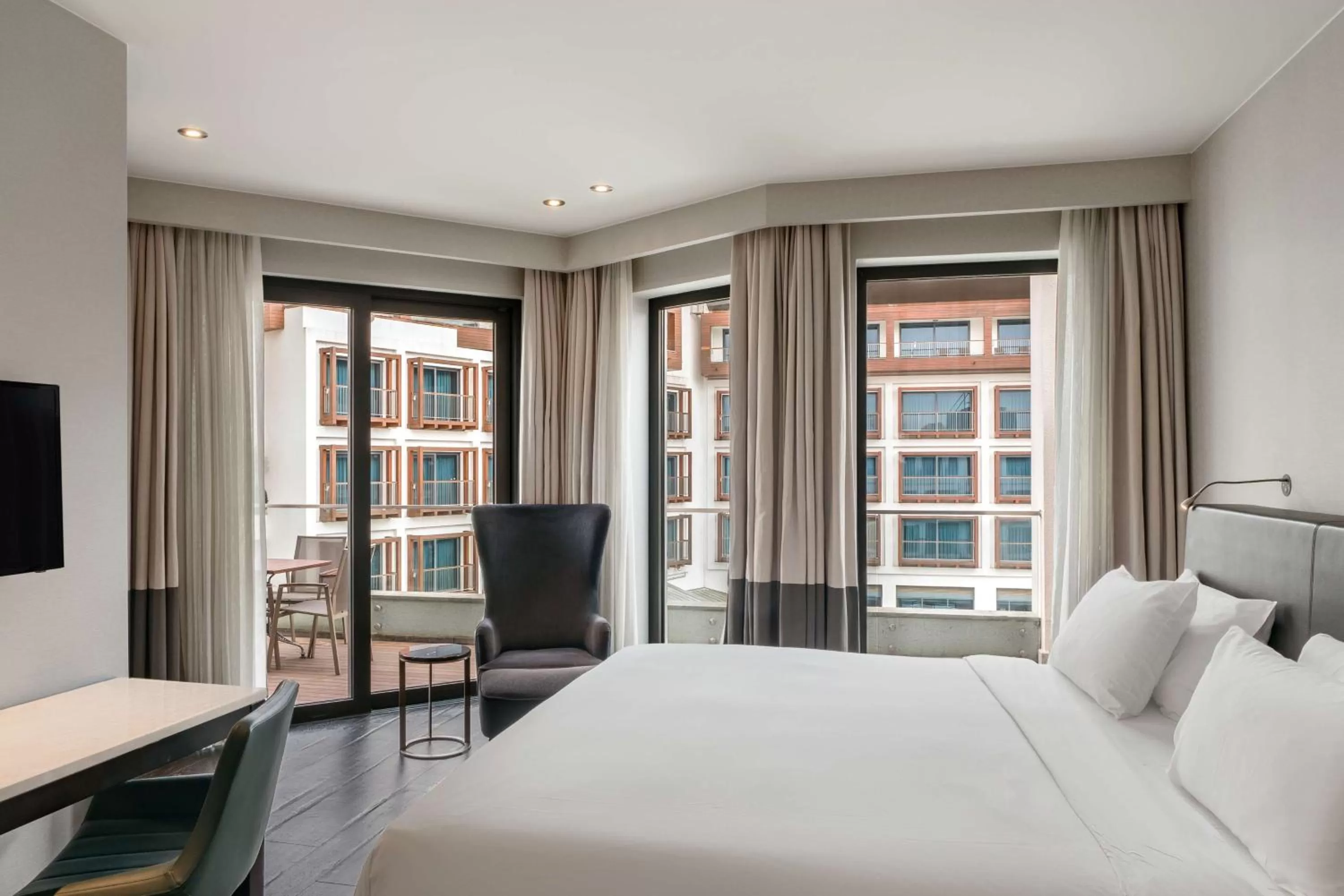 Photo of the whole room, Bed in Radisson Blu Hotel & Spa, Istanbul Tuzla