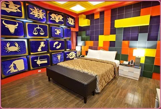 Decorative detail, Bed in Wei Feng Hotel - Kaohsiung