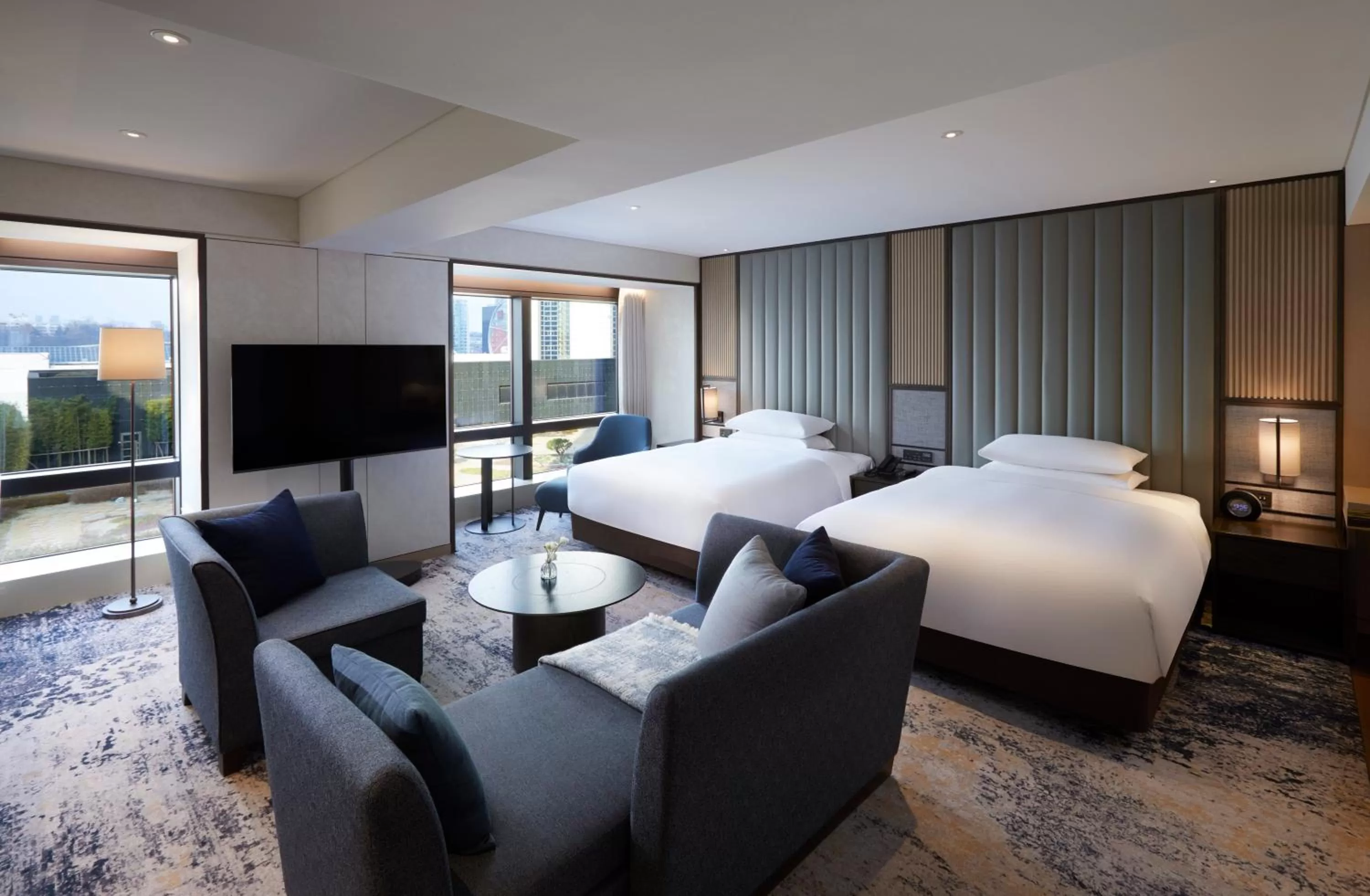 Photo of the whole room, Bed in Grand InterContinental Seoul Parnas by IHG