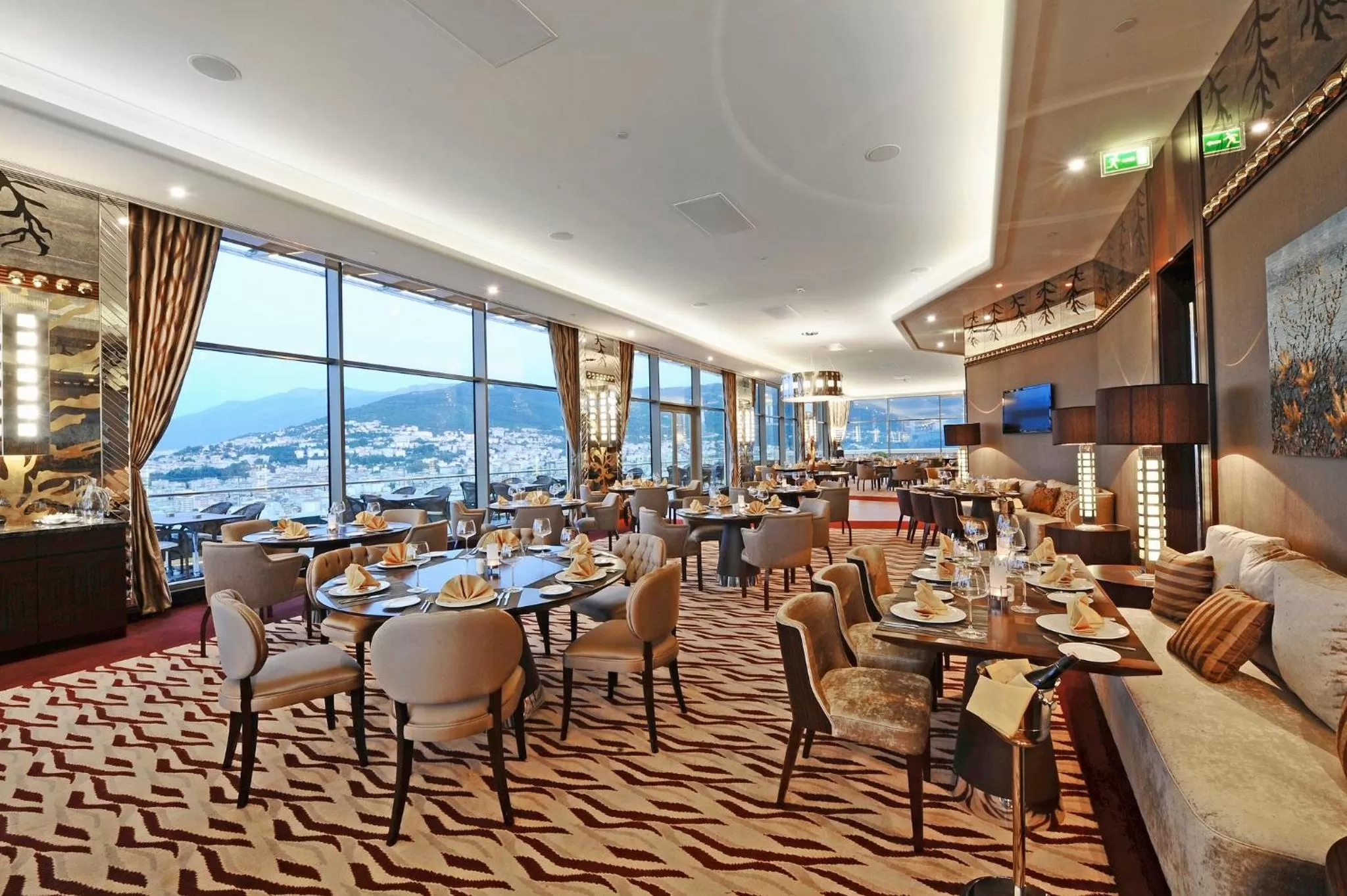 Restaurant/places to eat in Crowne Plaza Bursa Convention Center & Thermal Spa by IHG