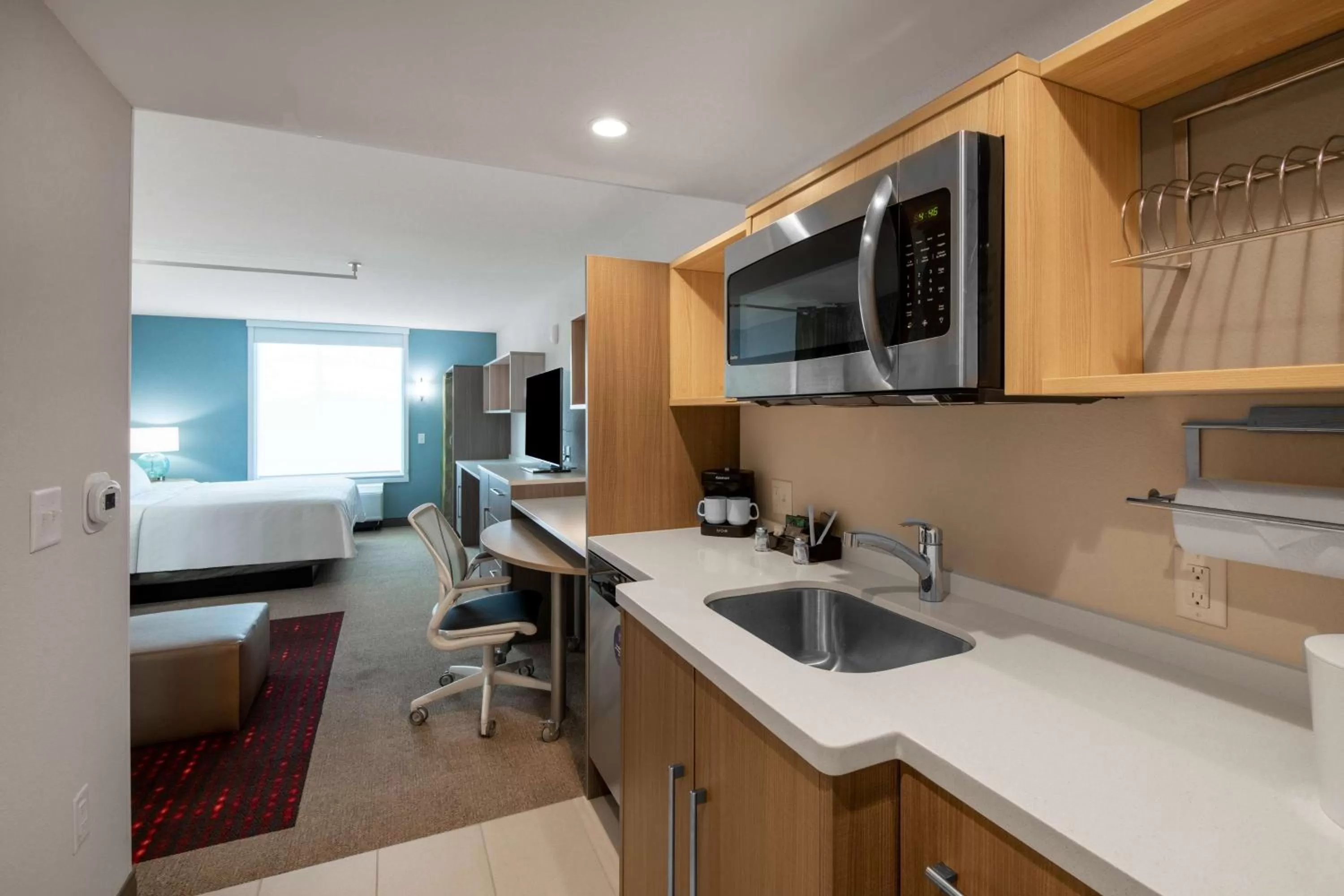 Kitchen or kitchenette in Home2 Suites By Hilton Phoenix Airport North, Az