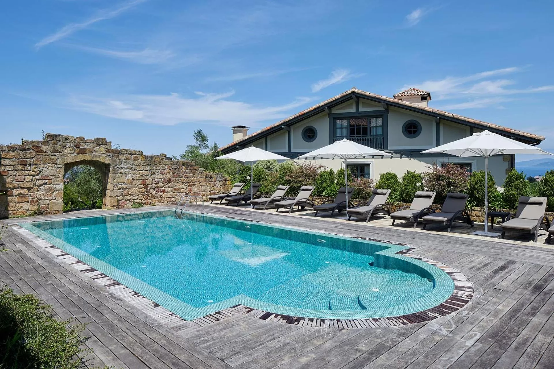 Swimming pool in Hotel Iturregi