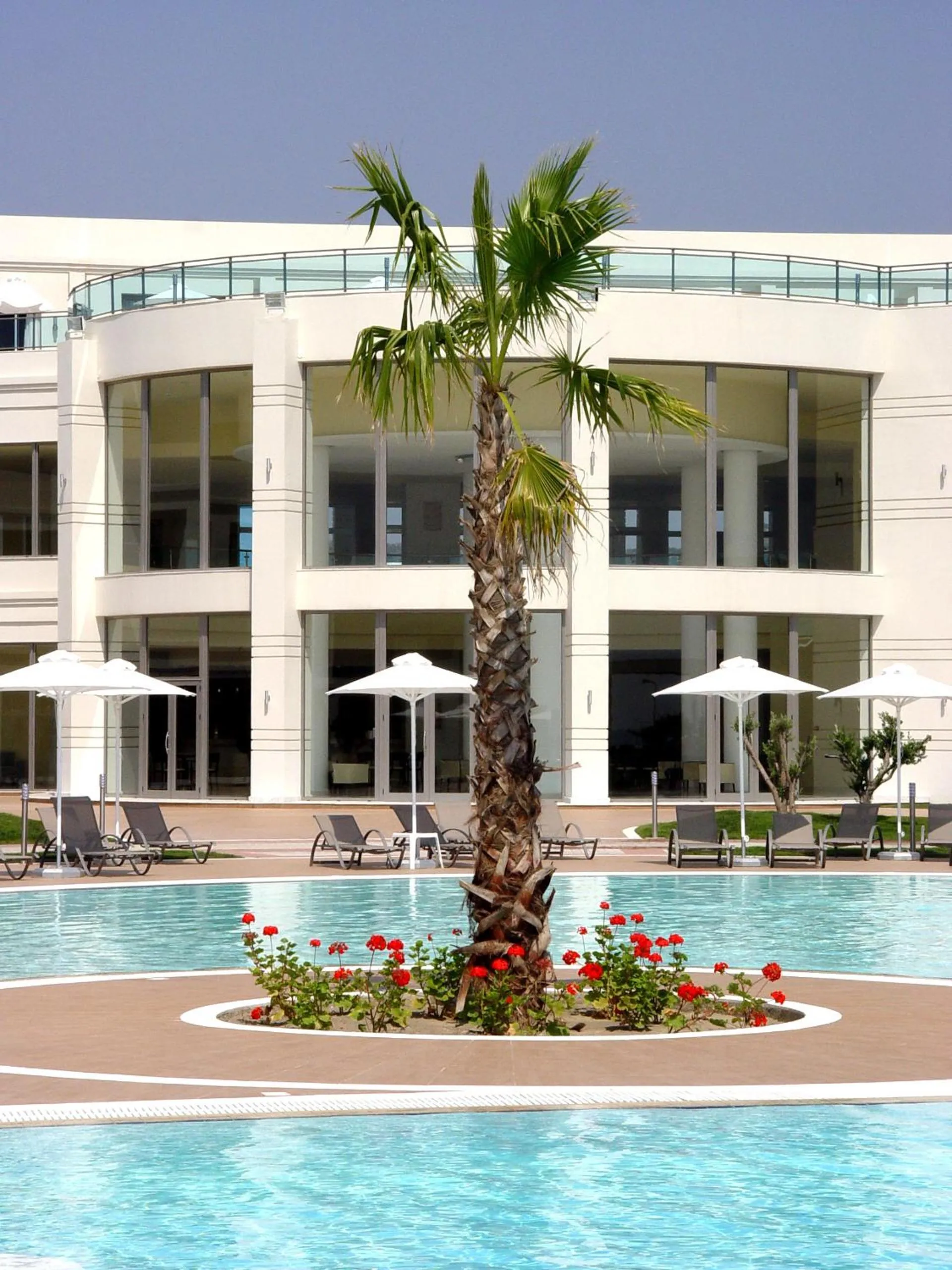 Swimming pool in Apollo Blue