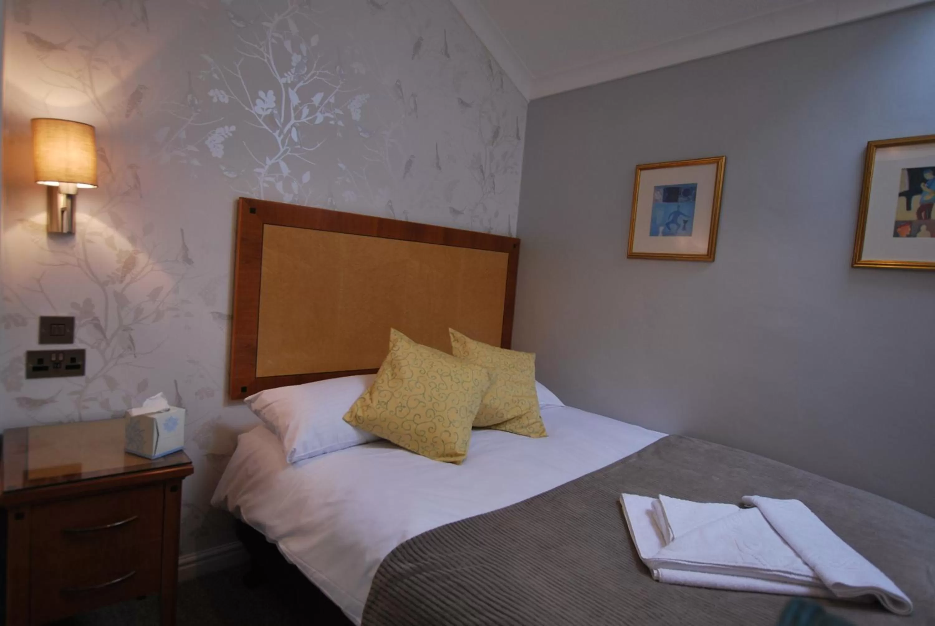 Bed in The Lion and The Lamb