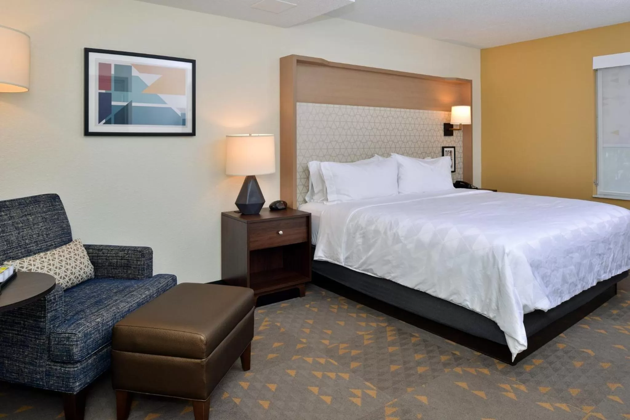 Photo of the whole room, Bed in Holiday Inn Hotel & Suites Overland Park-Convention Center by IHG