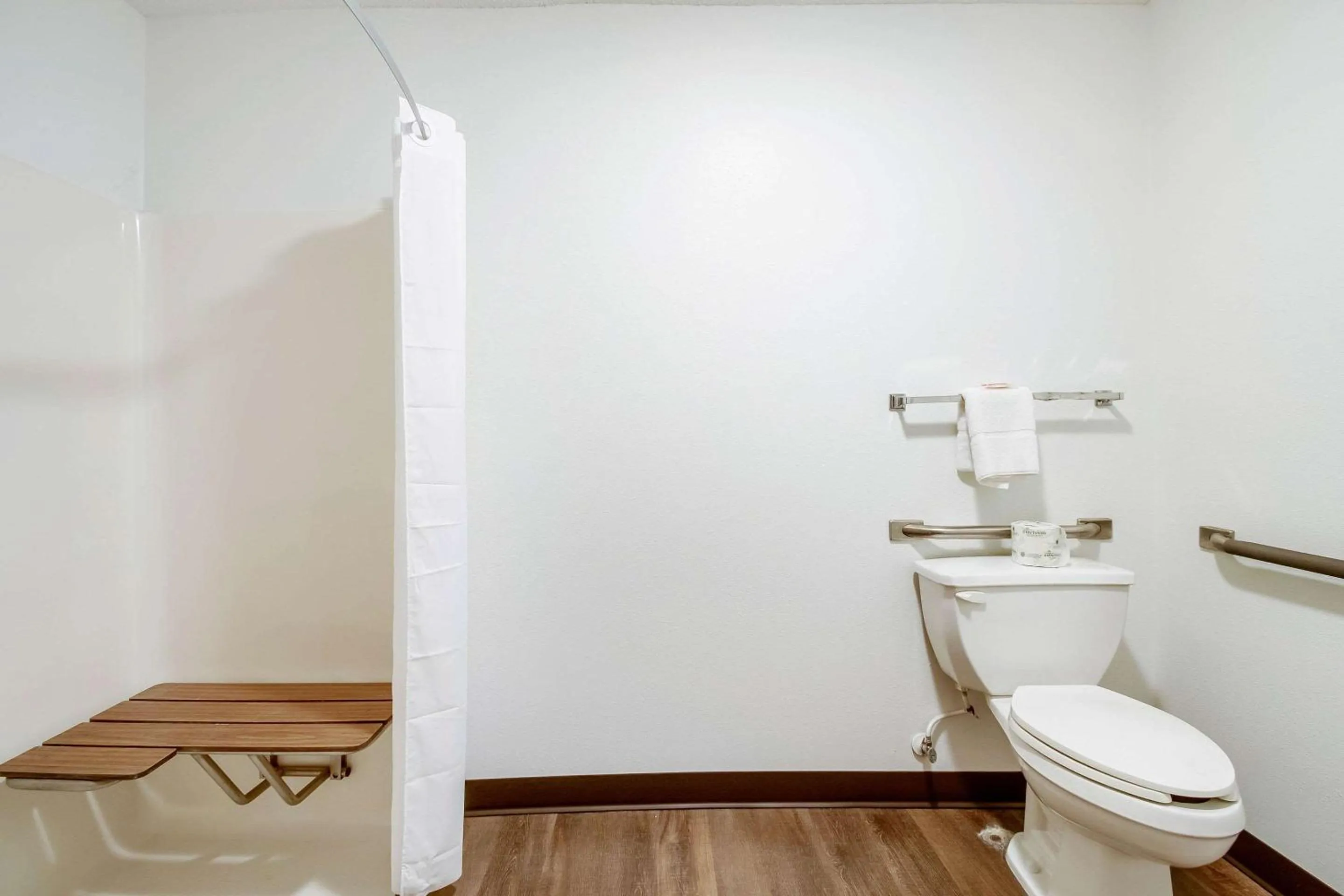 Bathroom in Econo Lodge