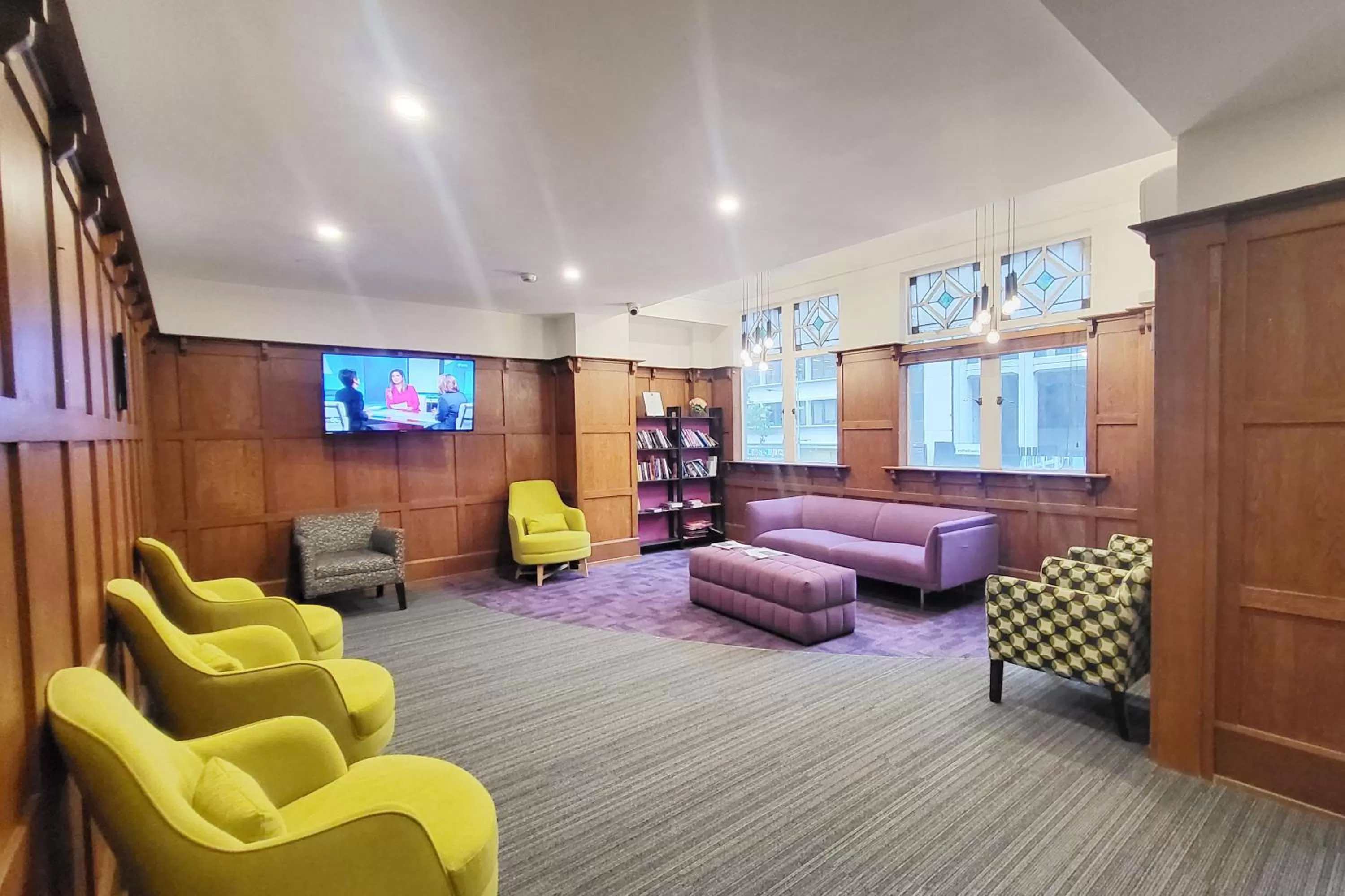 Lounge or bar in ibis Styles Kingsgate Hotel