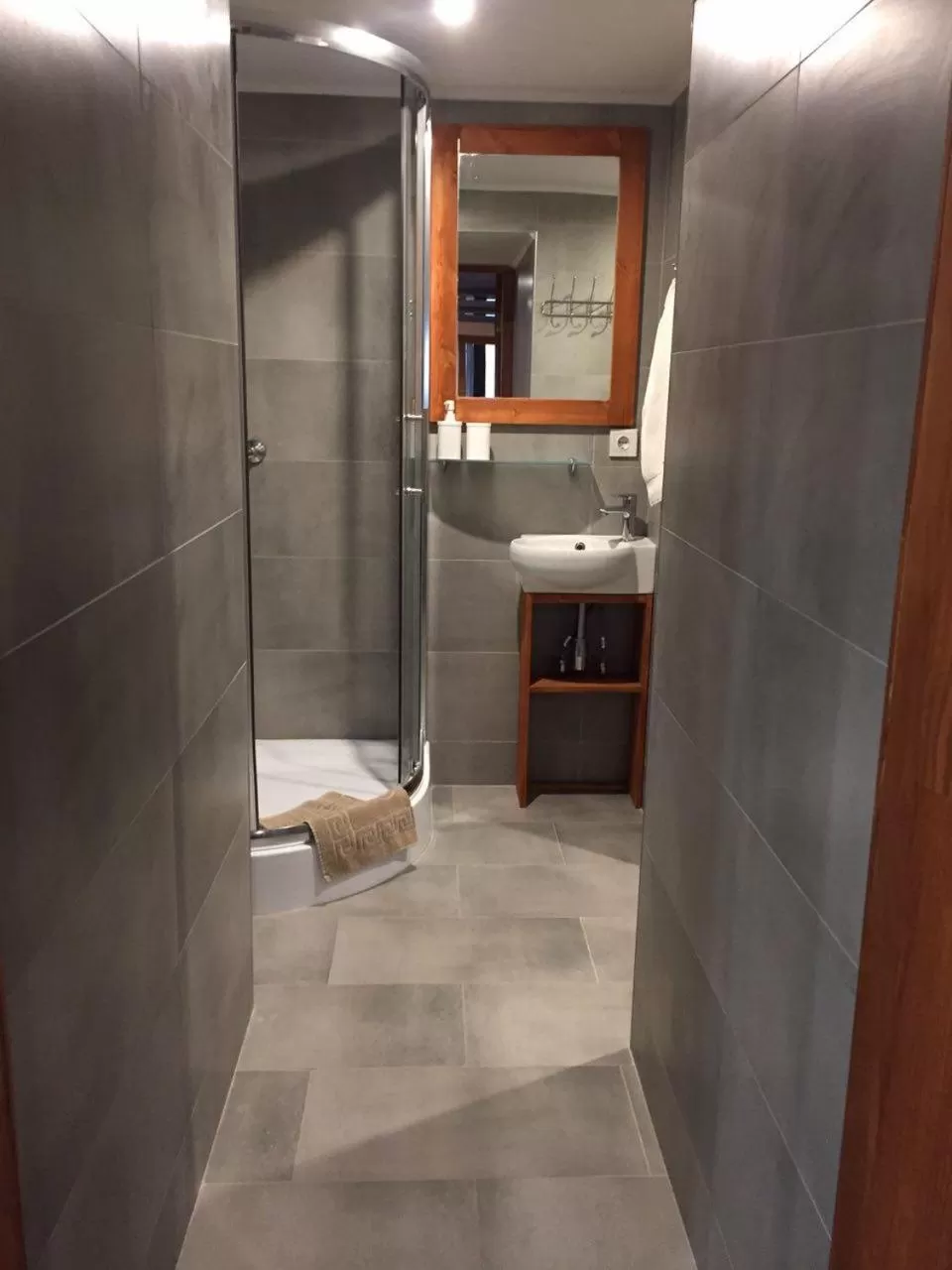 Shower in WINE & ROSE BOUTIQUE HOTEL