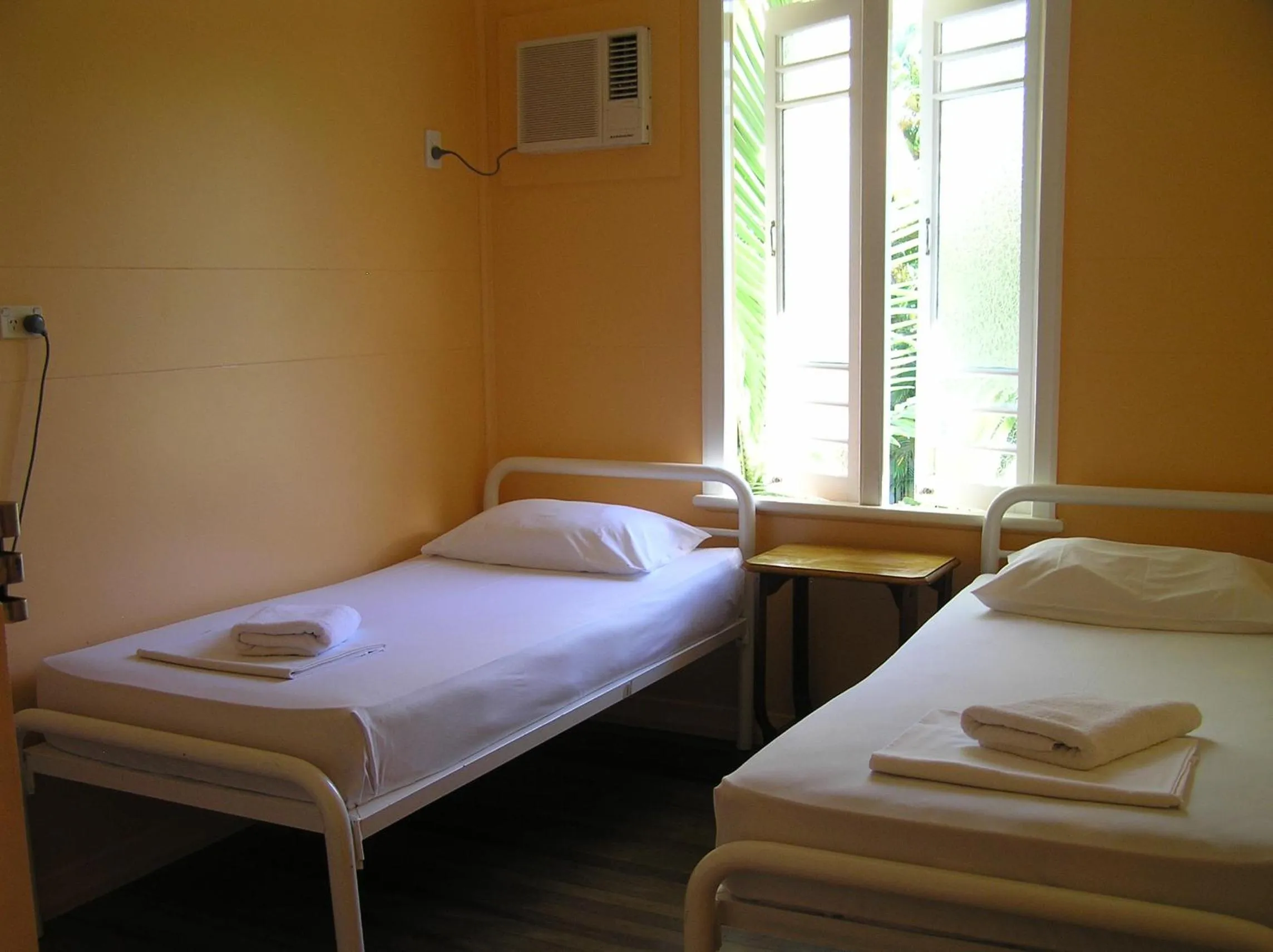 Budget Twin Room in Civic Guest House