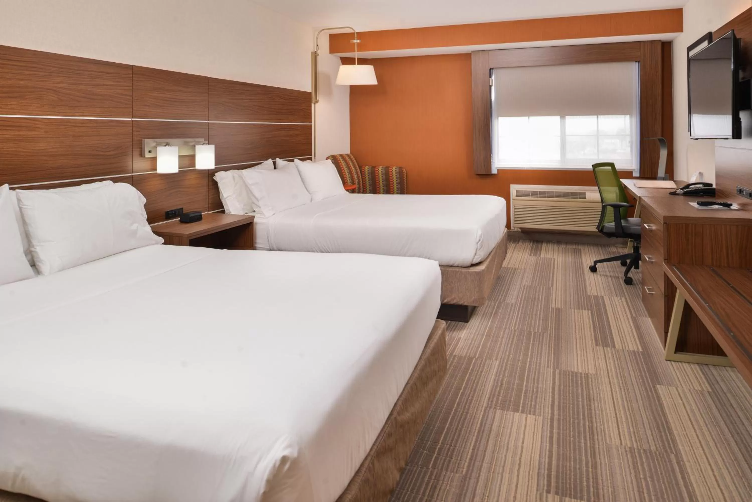 Photo of the whole room, Bed in Holiday Inn Express Westley by IHG