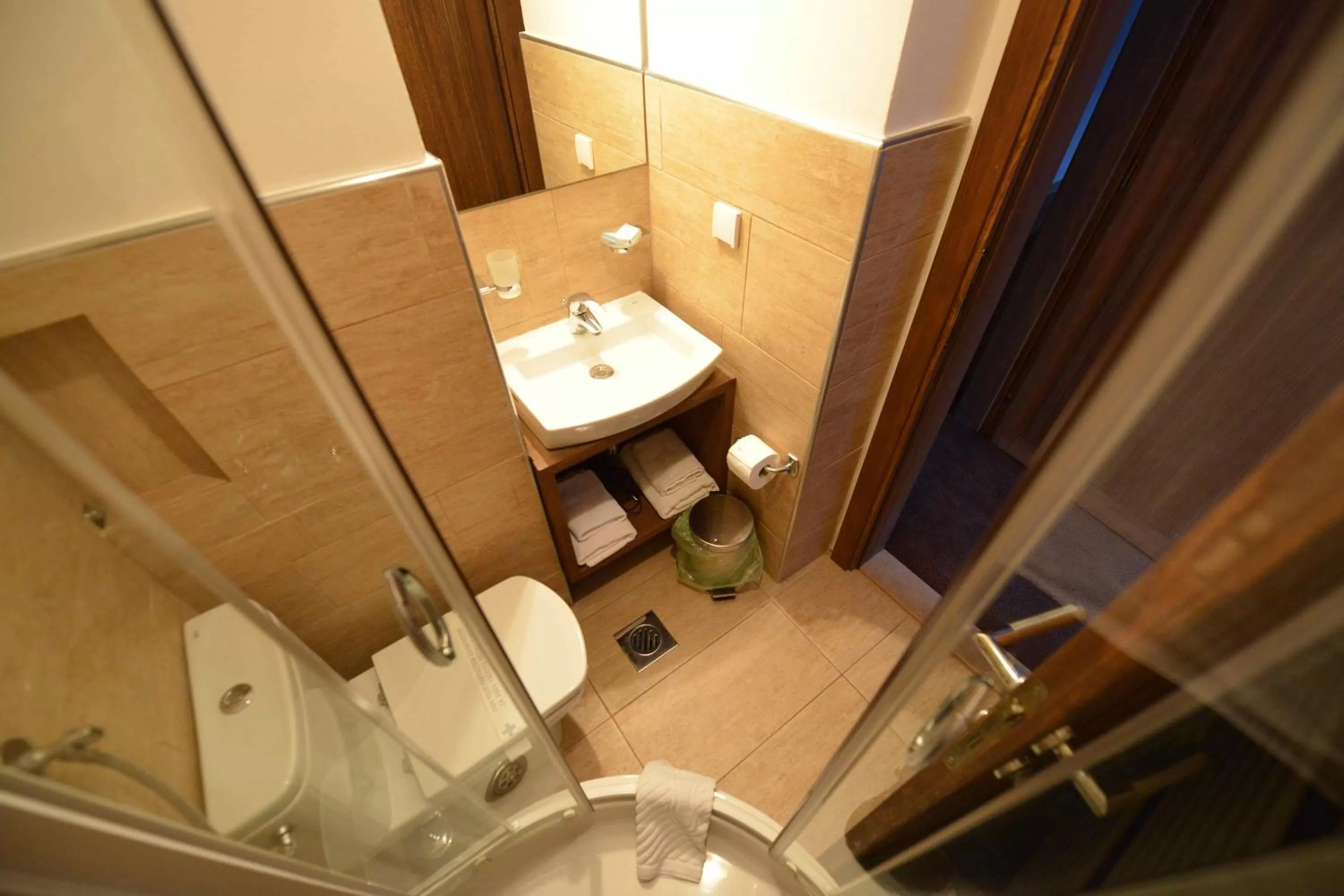Shower, Bathroom in Garni Hotel Konak