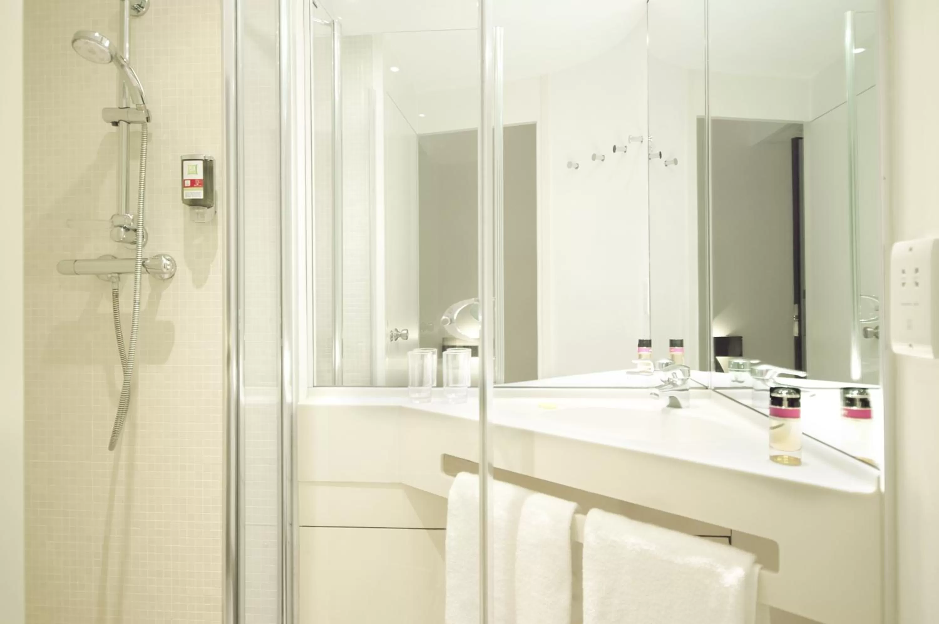 Bathroom in ibis Styles London Southwark - near Borough Market