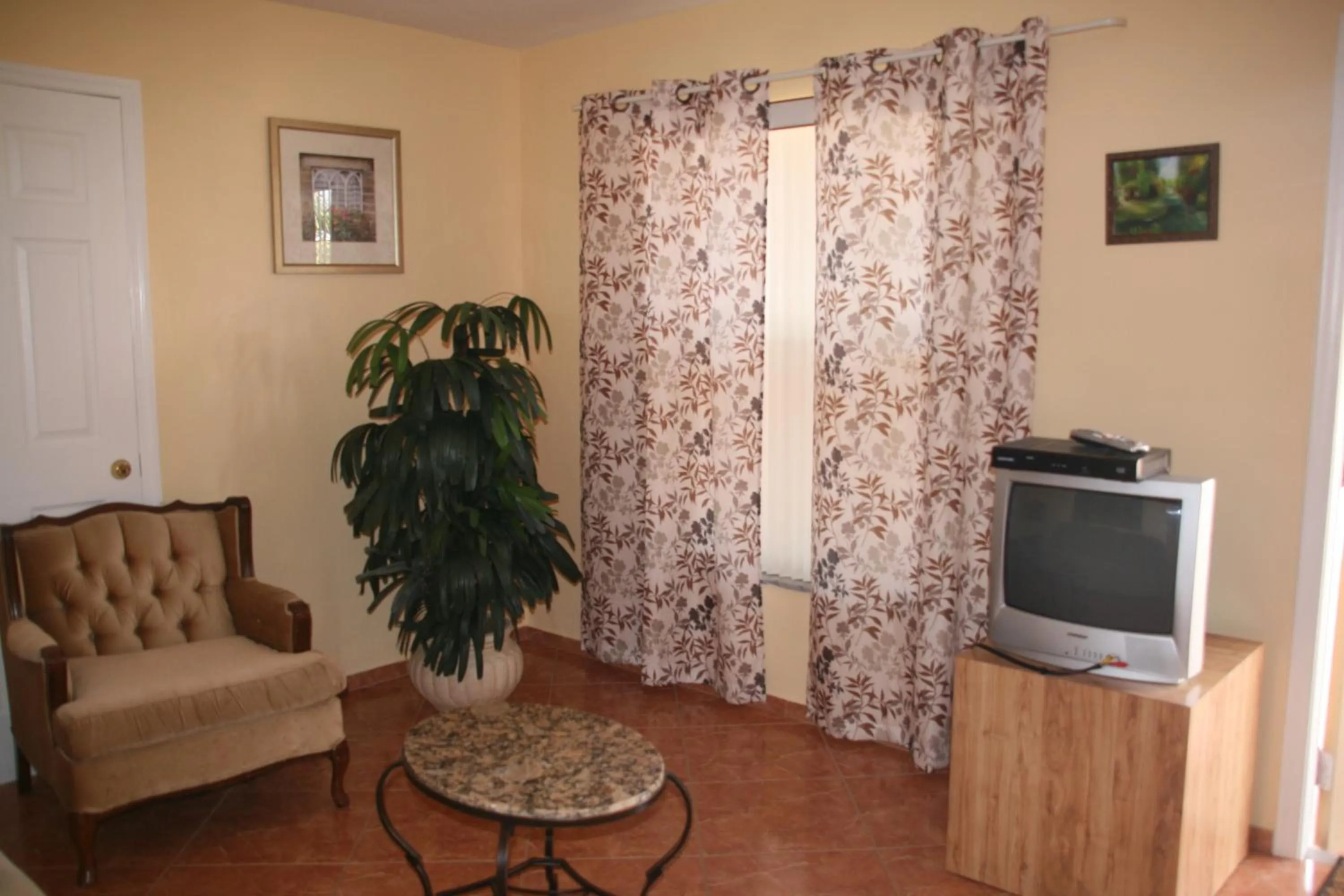 TV and multimedia in Lago Mar Motel and Apartments