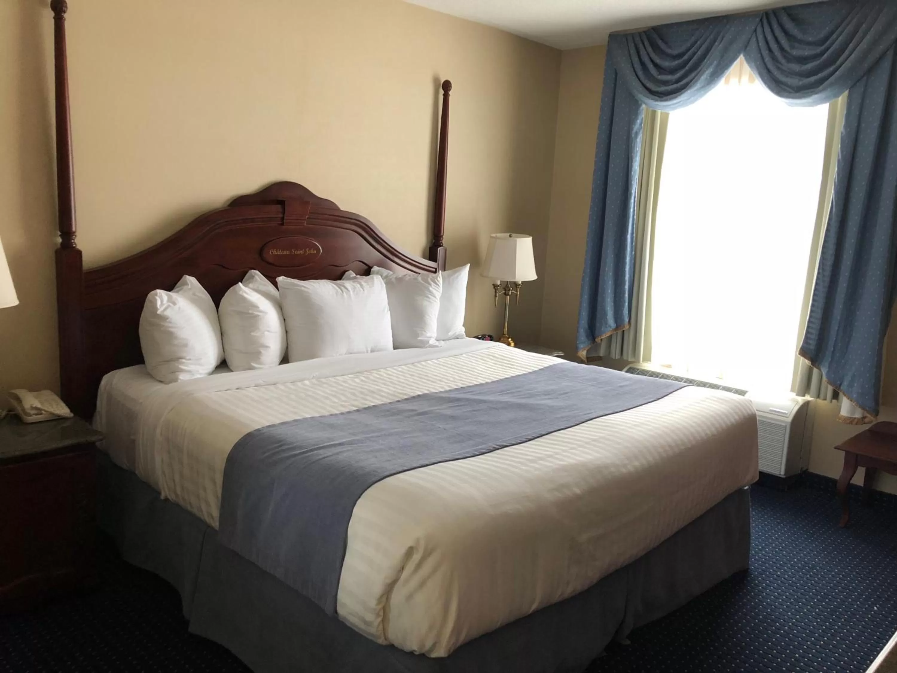 Bedroom, Bed in Chateau Saint John Trademark Collection by Wyndham