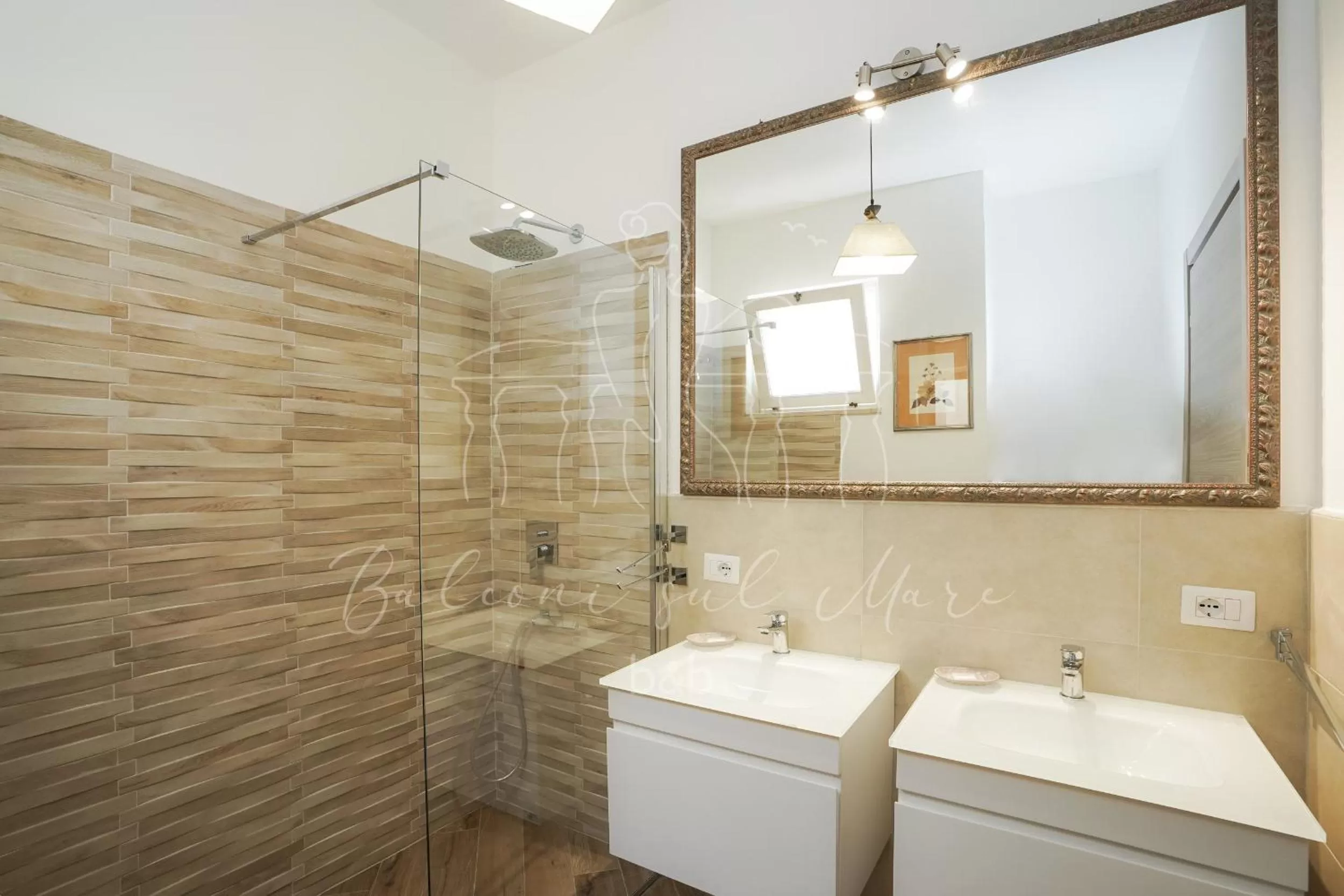 Shower, Bathroom in Balconi sul mare