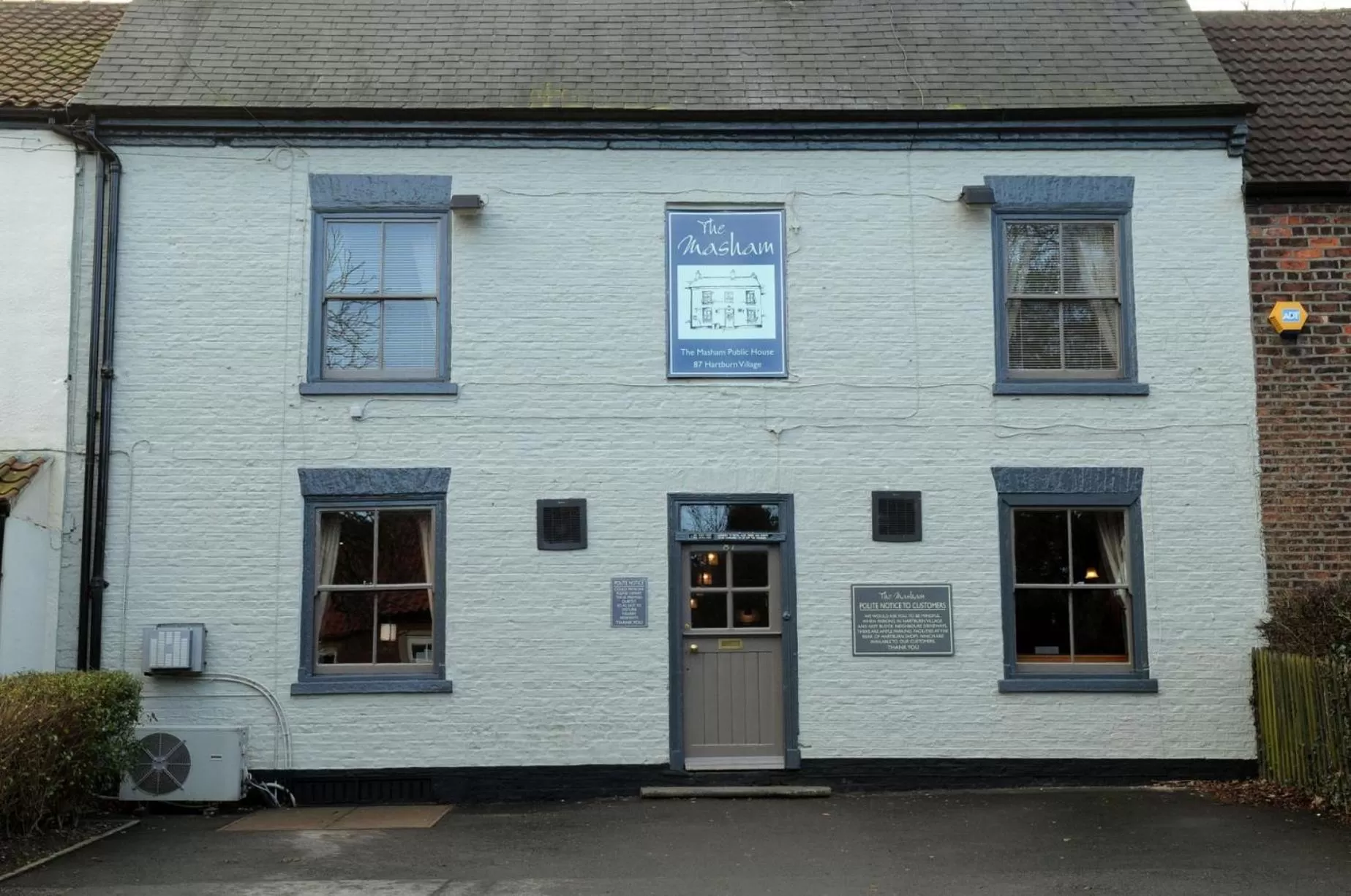 Restaurant/places to eat in OutRam 26