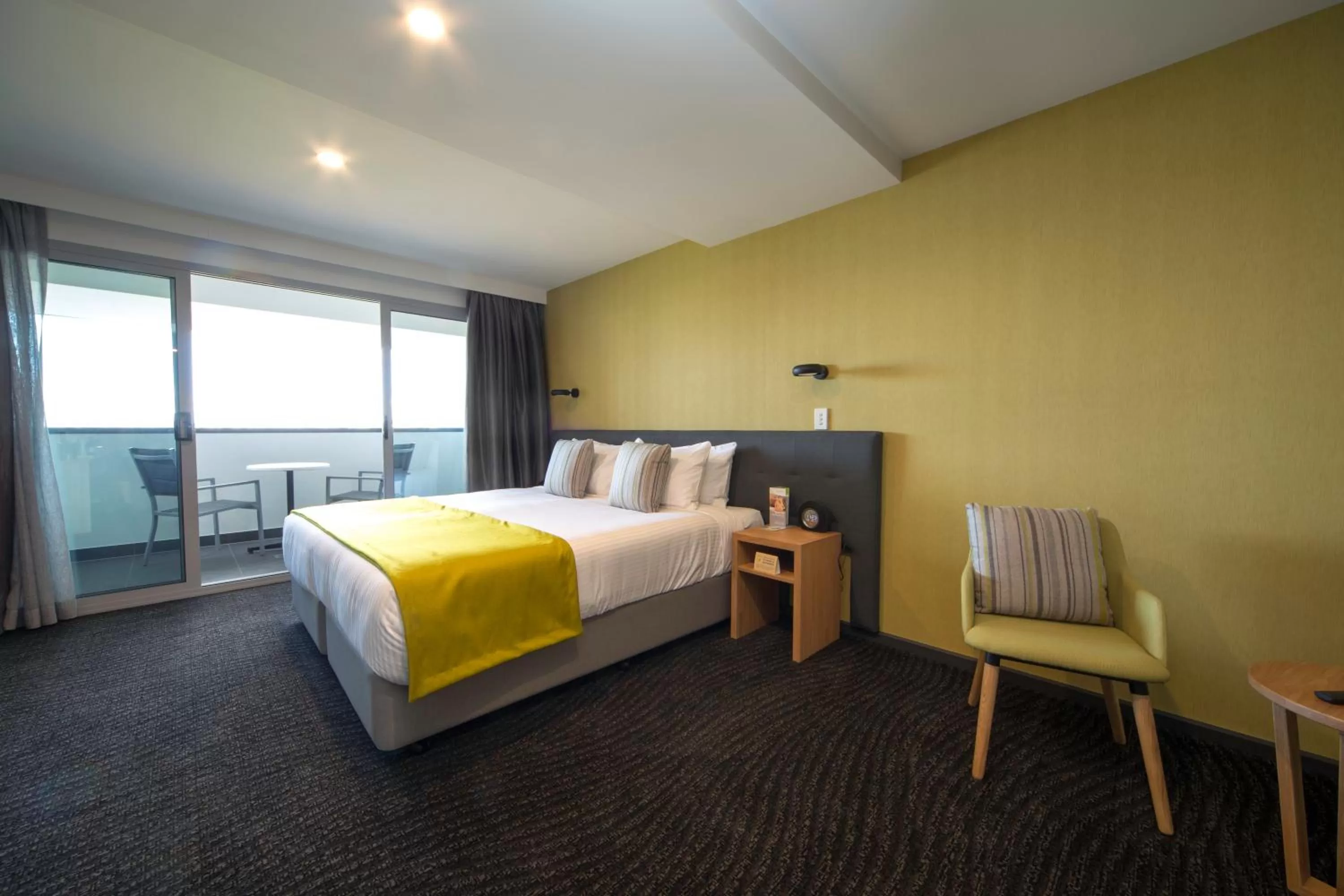 Photo of the whole room, Bed in Mercure Melbourne Caroline Springs