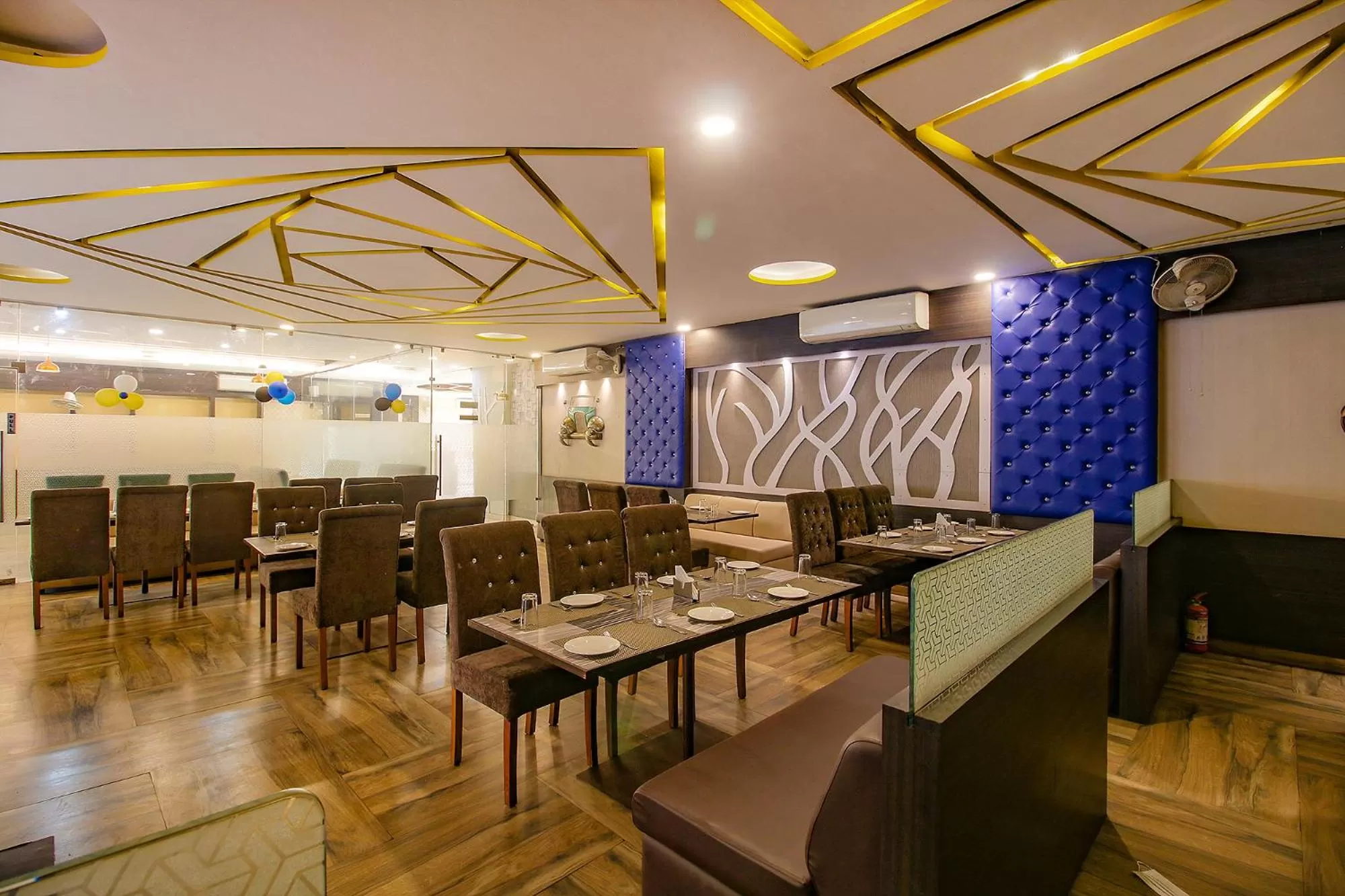 Restaurant/Places to Eat in FabHotel 4G