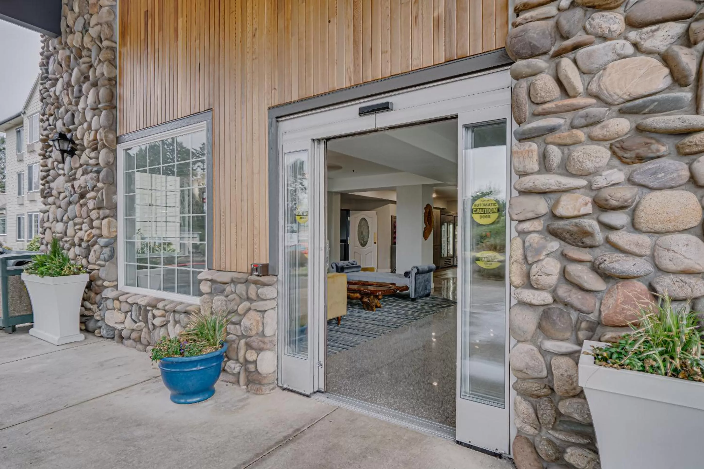 Facade/entrance in The Ashley Inn & Suites