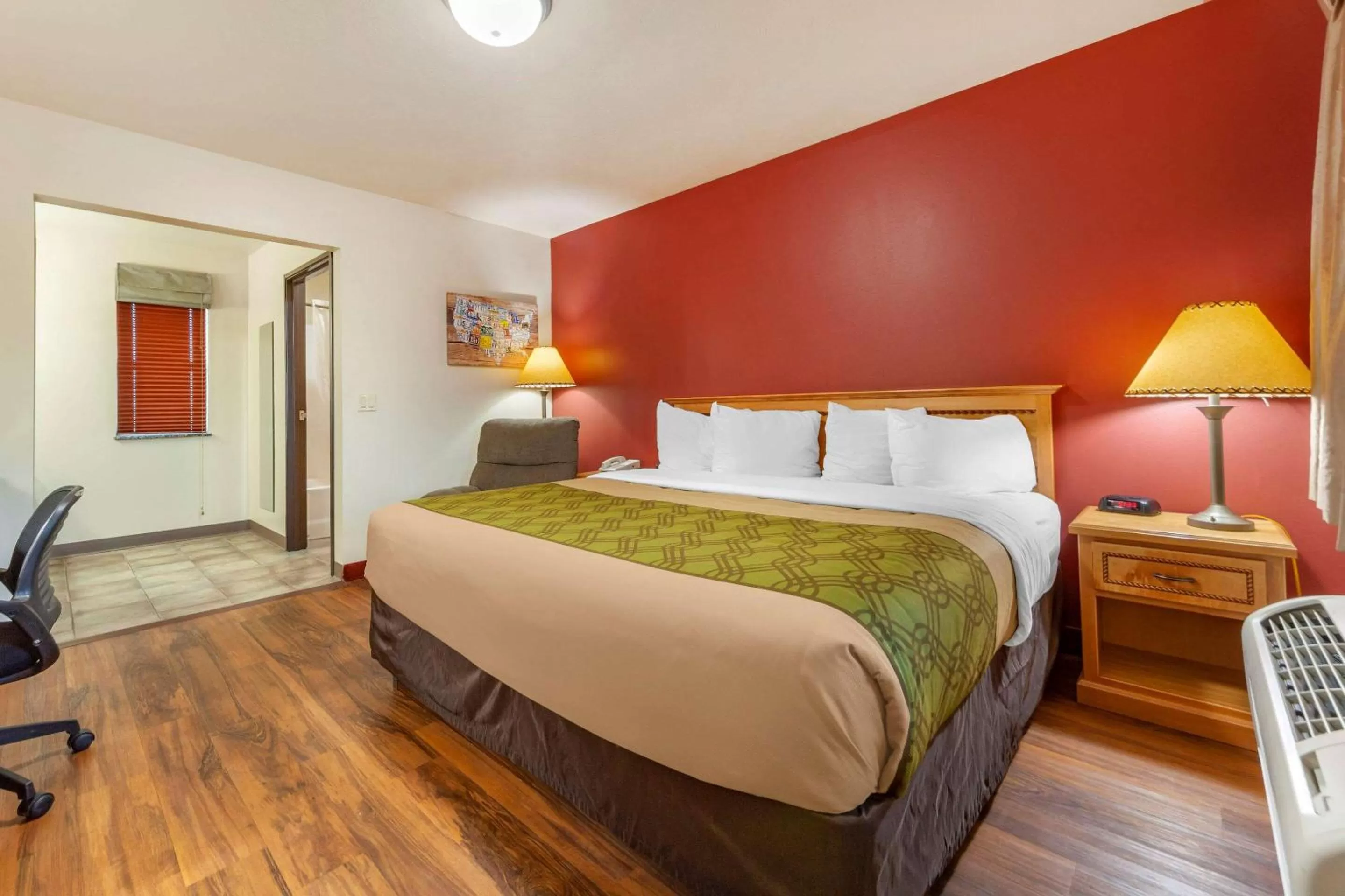 Photo of the whole room, Bed in Harmony Inn & Suites