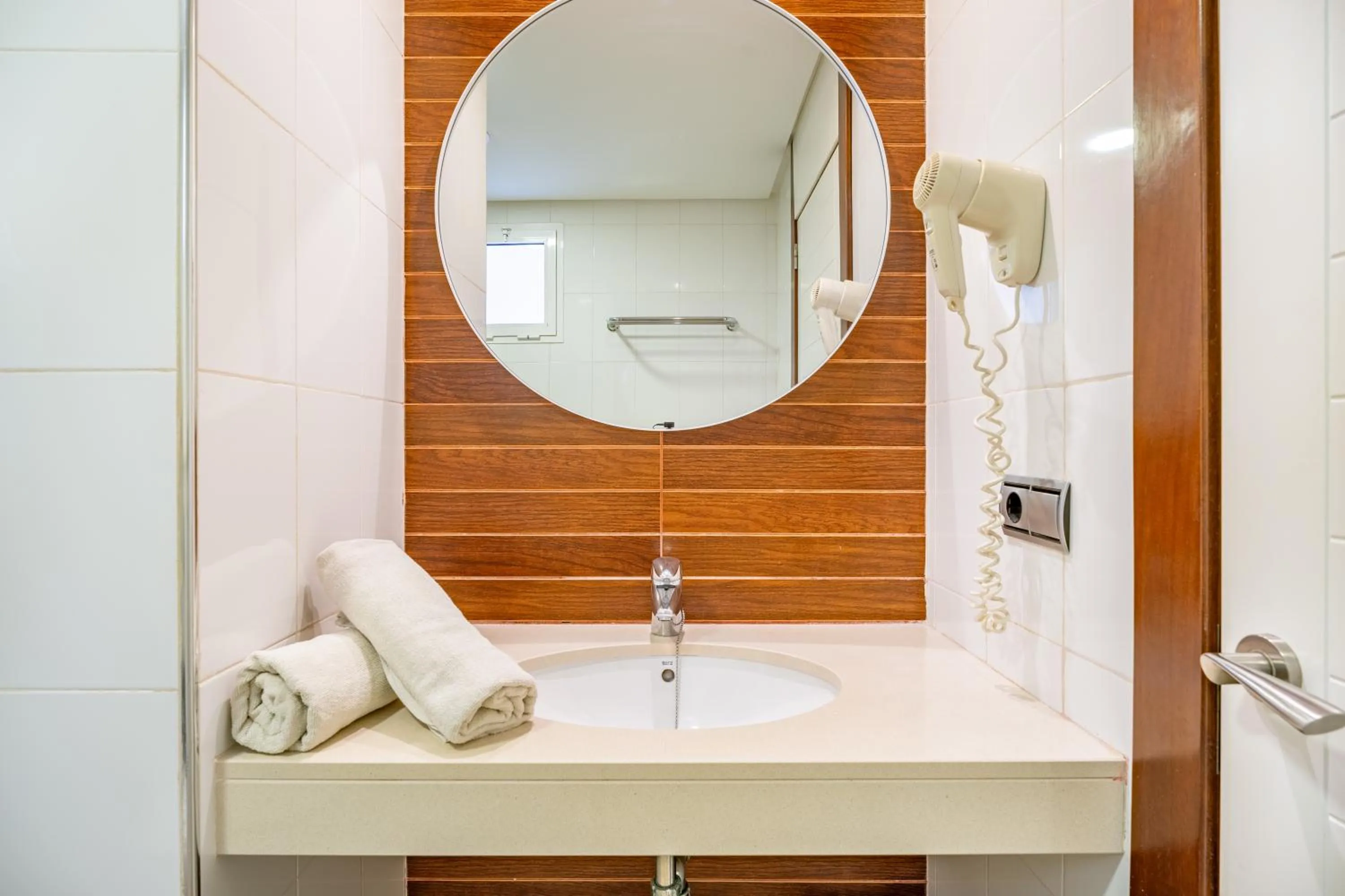 Bathroom in Apartamentos Cabau Altair