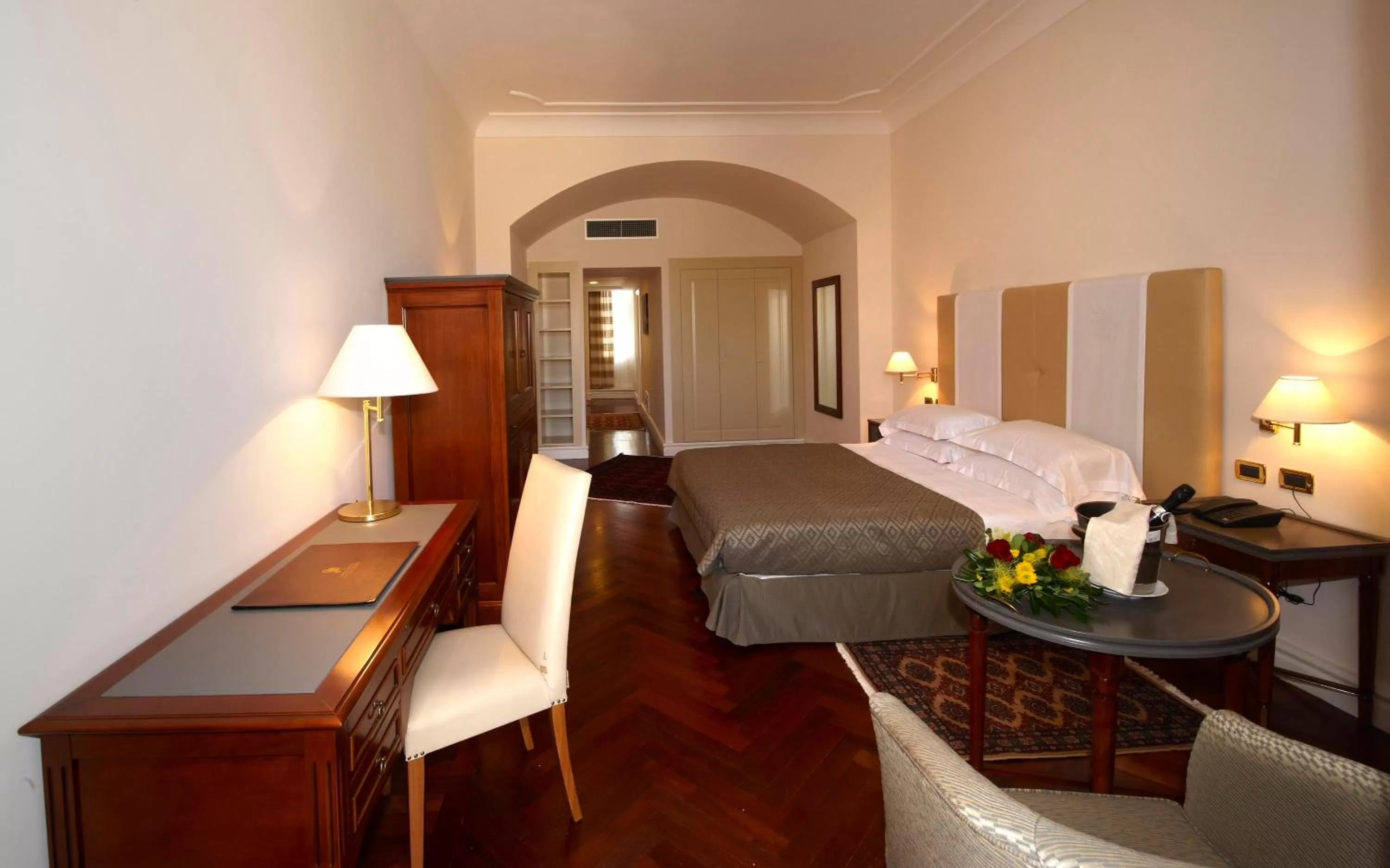 Photo of the whole room, Bed in Grand Hotel Piazza Borsa