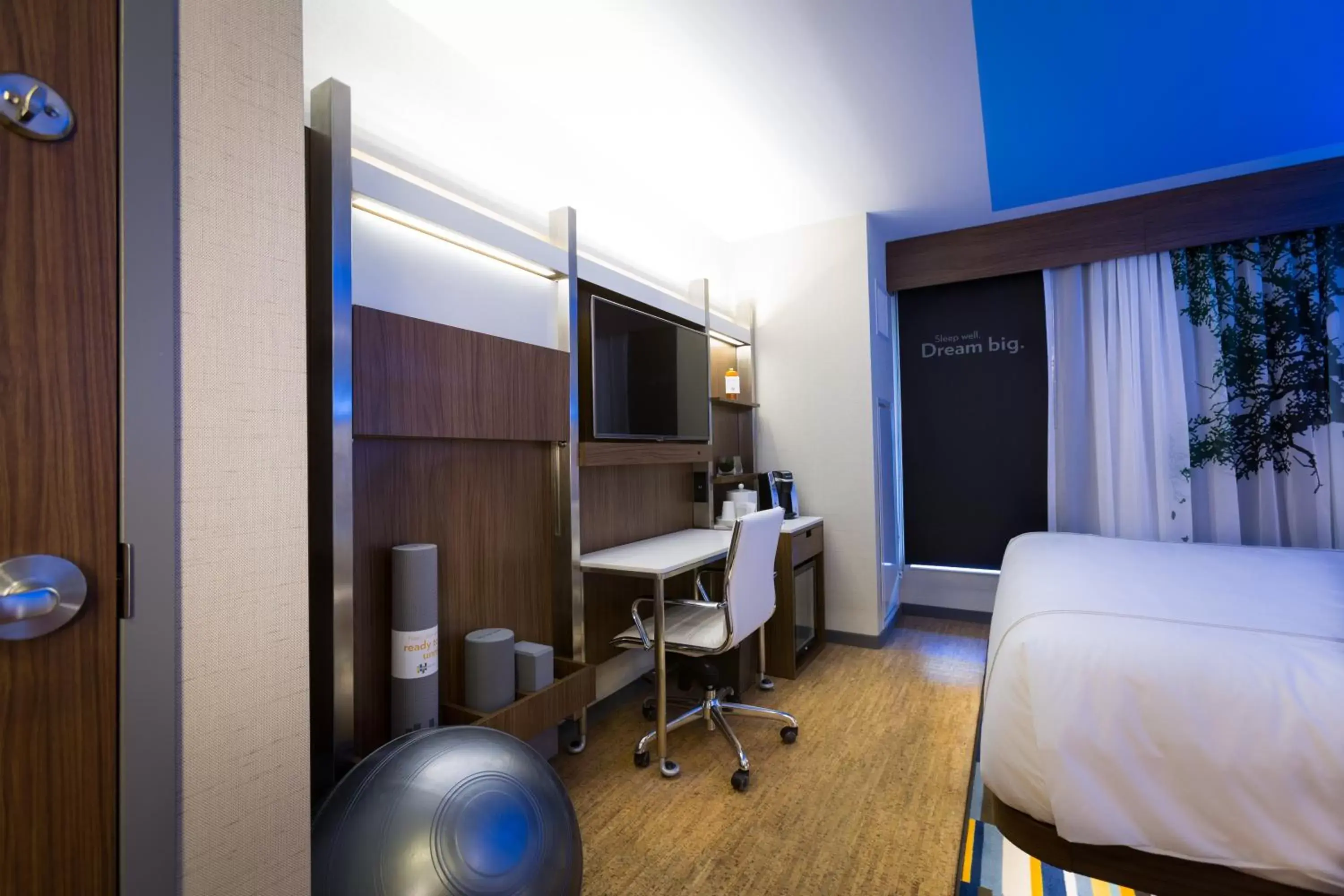 Standard King Room with Mobility Accessible Tub in EVEN Hotel New York - Times Square South by IHG Standard King Room with Mobility Accessible Tub in EVEN Hotel New York - Times Square South by IHG