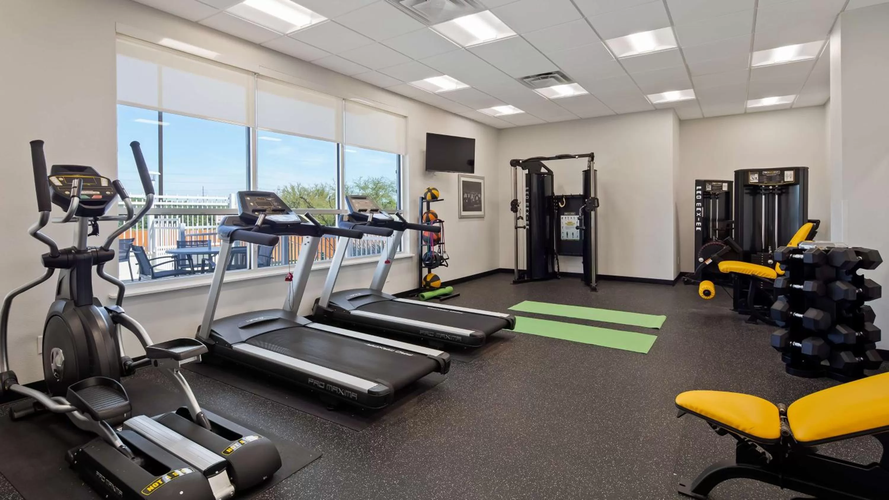 Fitness centre/facilities in Best Western Plus Roland Inn & Suites