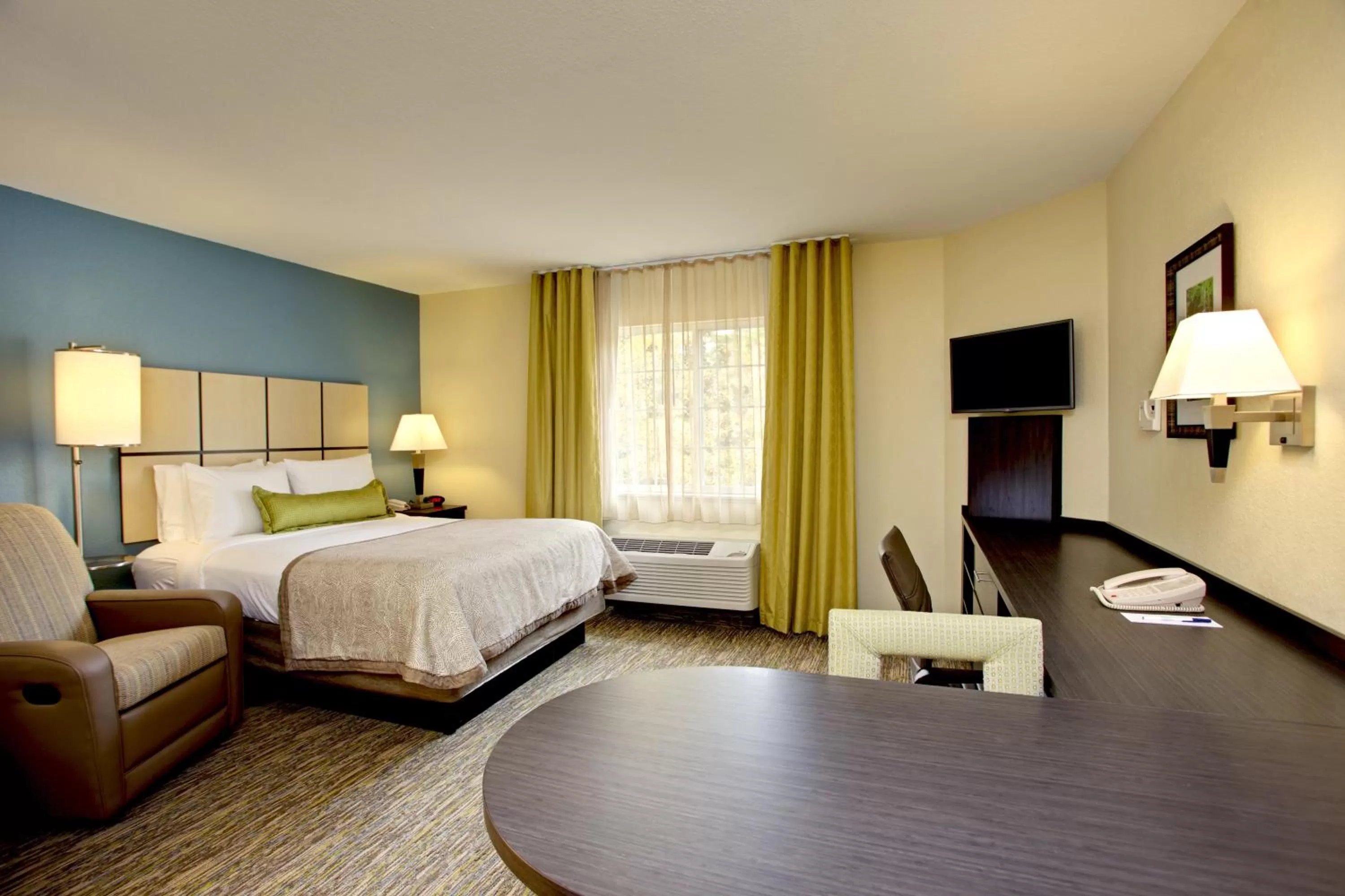 Photo of the whole room, Bed in Candlewood Suites Raleigh Crabtree by IHG
