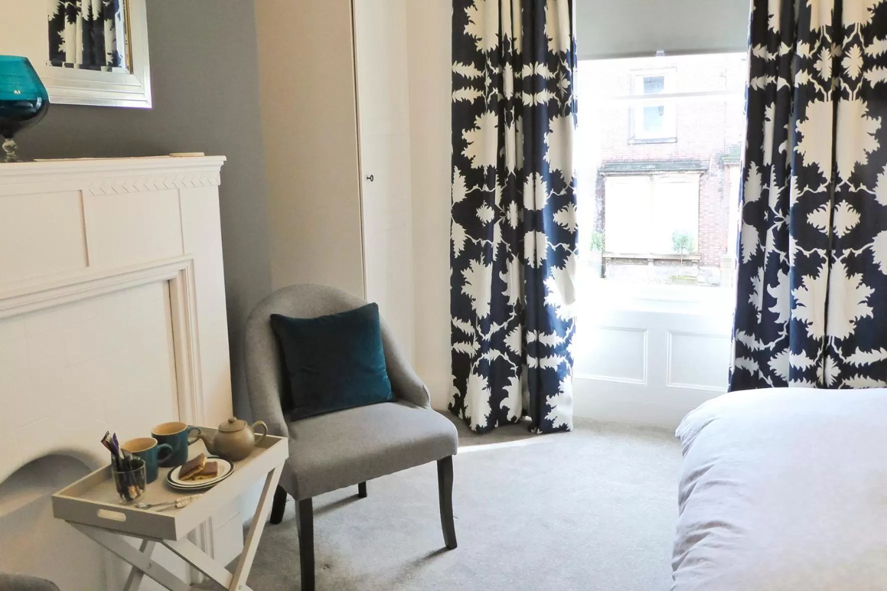 Seating area, Bed in Rosalind House