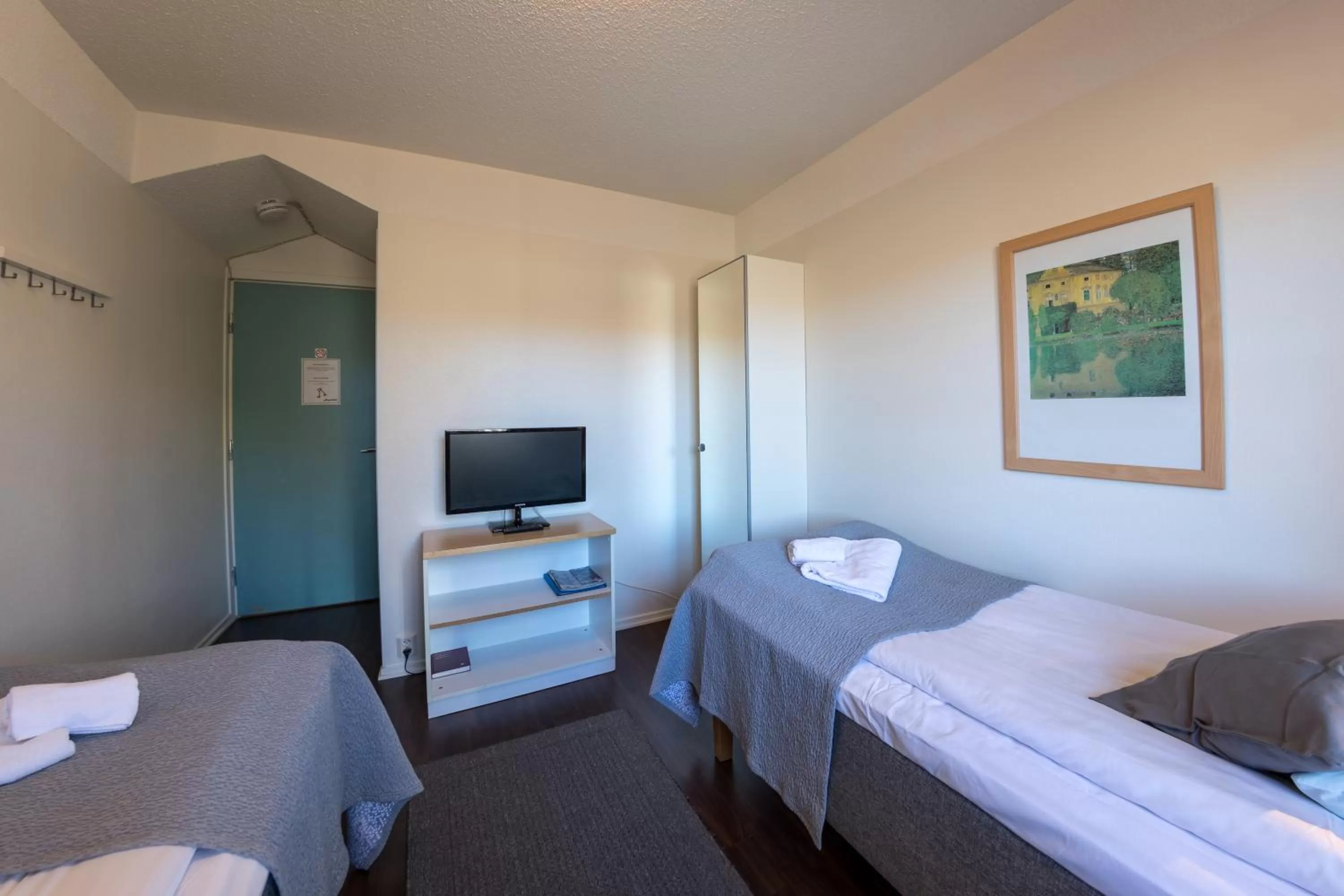 Photo of the whole room in Hotelli Uninen Tampere