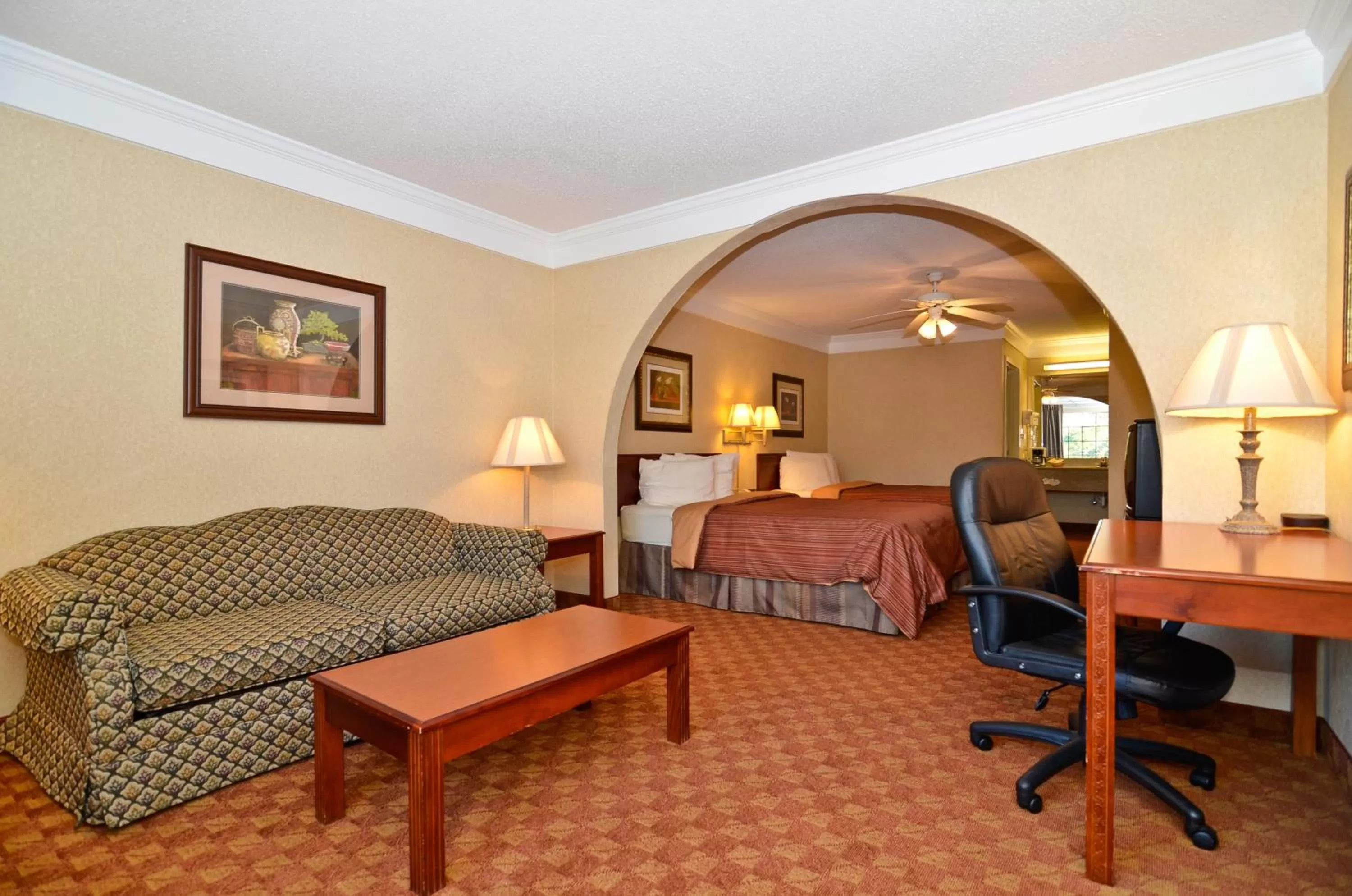 Photo of the whole room, Bed in Peach State Inn & Suites