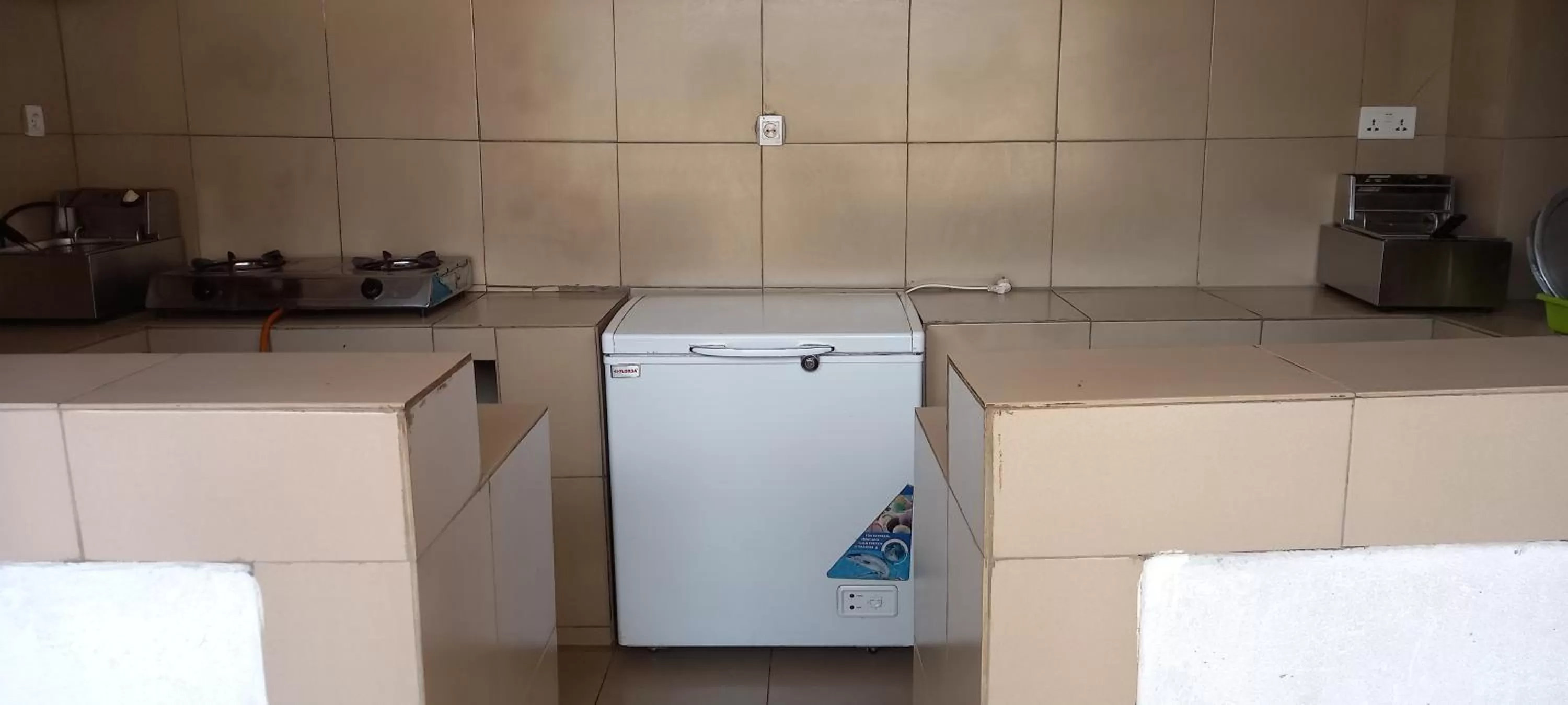 Kitchen/Kitchenette in Tommy's Budget Rooms