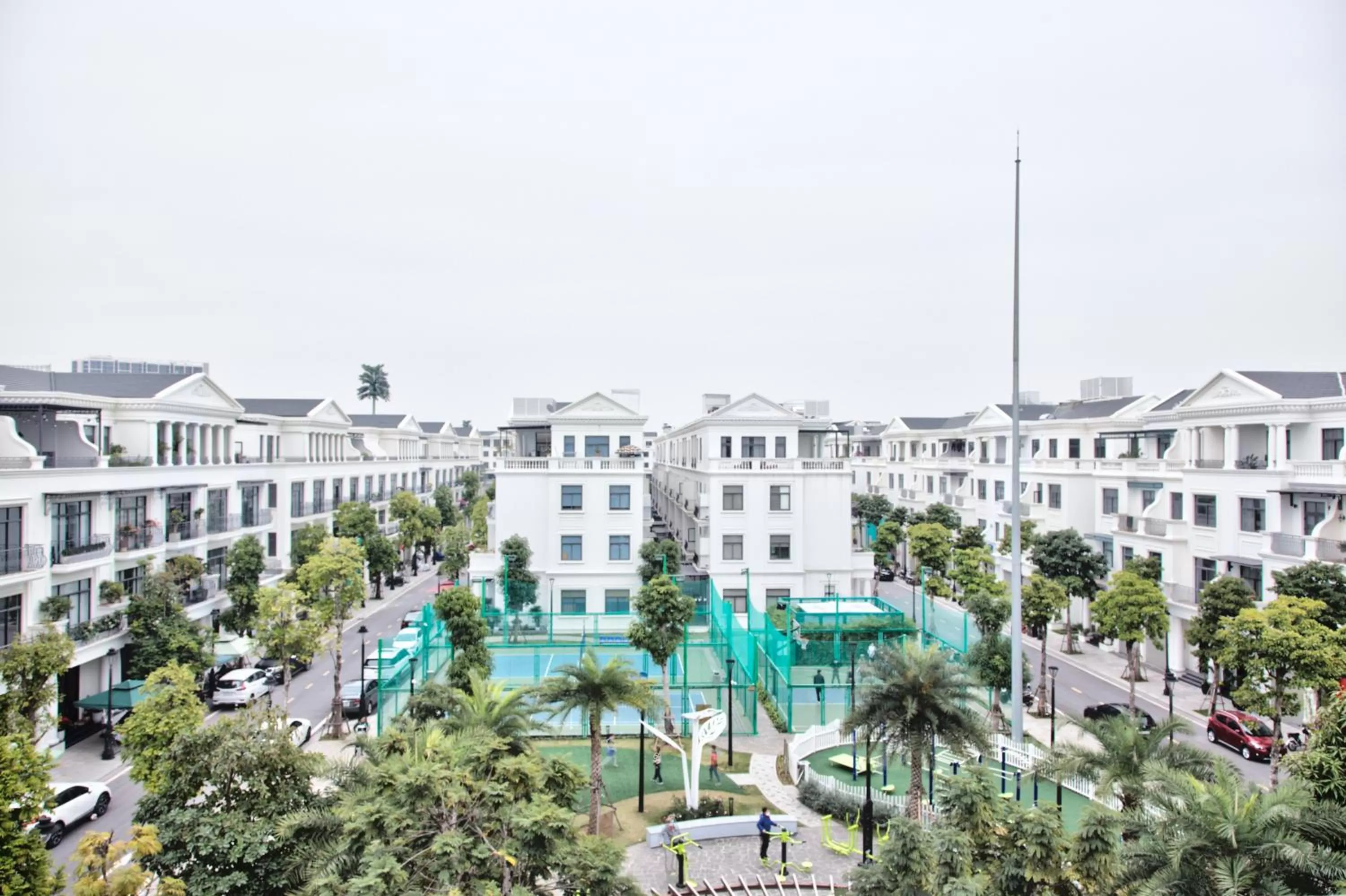 Pool View in The Flamboyant #StayWork Vinhomes Marina