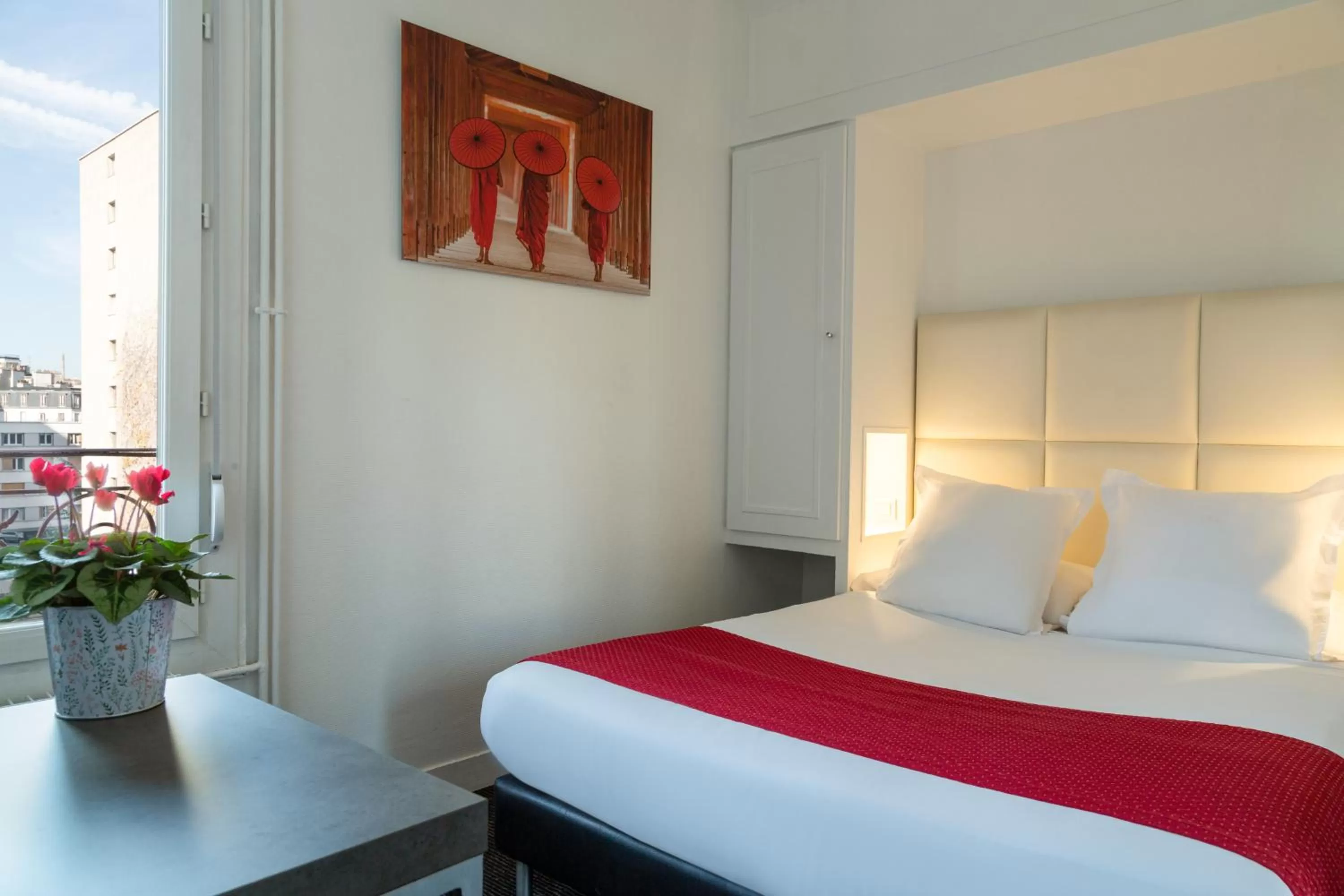 Bed in The Originals City, Hôtel Lecourbe, Paris Tour Eiffel