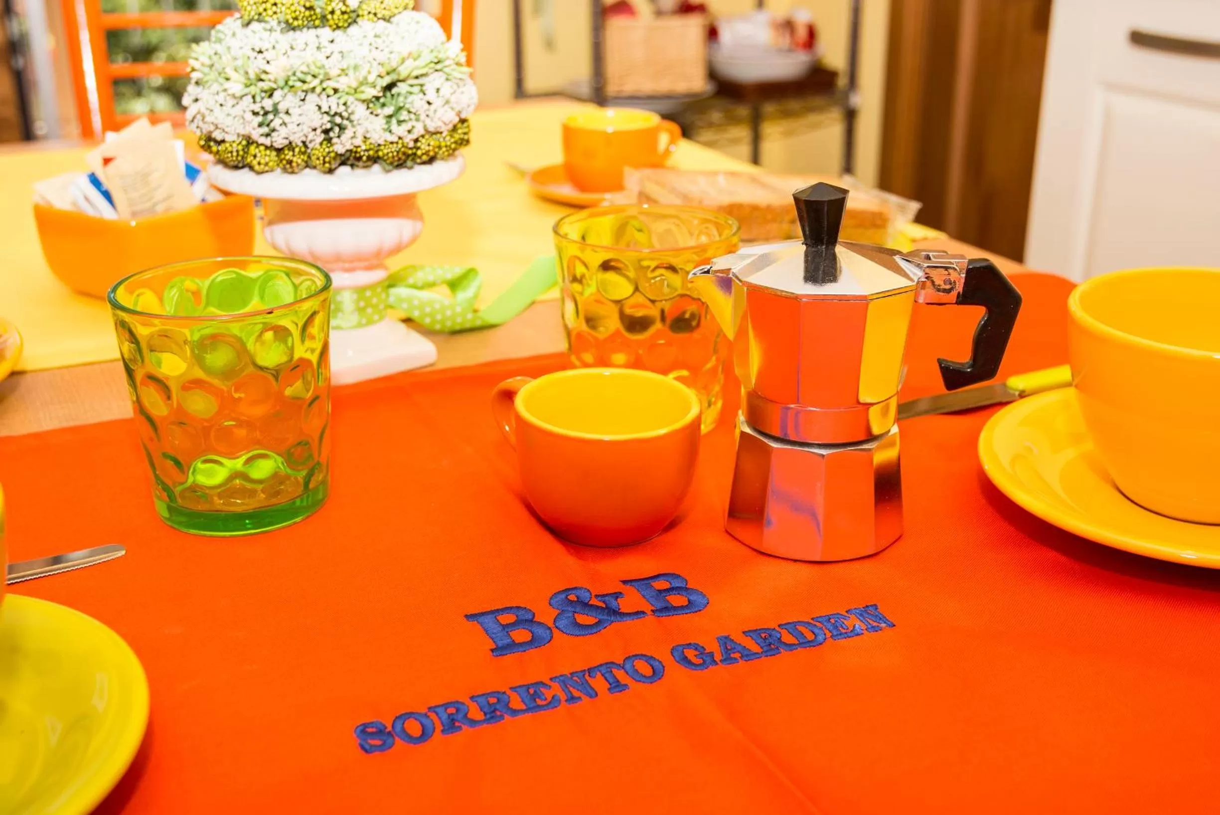 Communal kitchen in b&b Sorrento Garden
