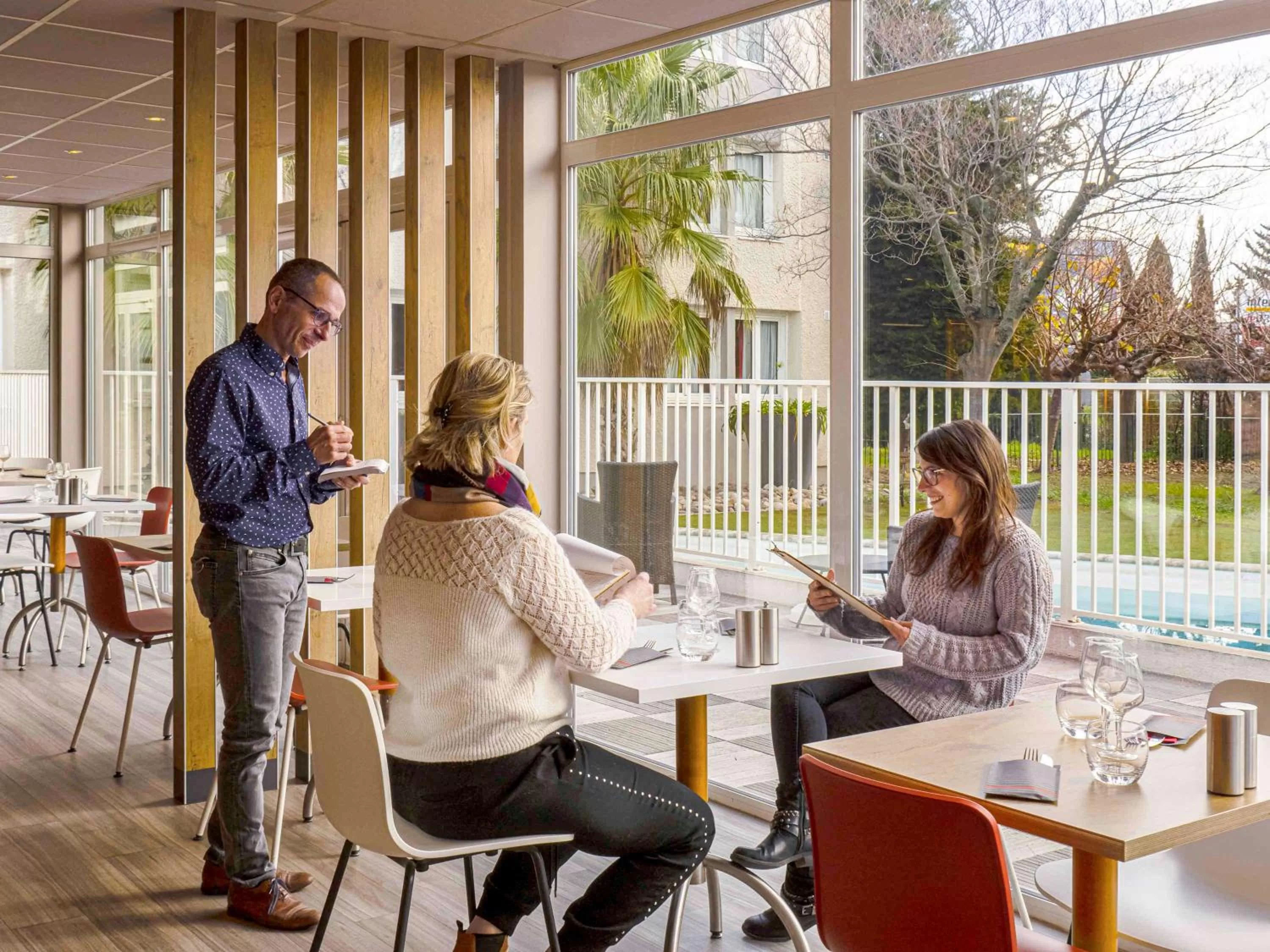 Restaurant/places to eat in ibis Arles