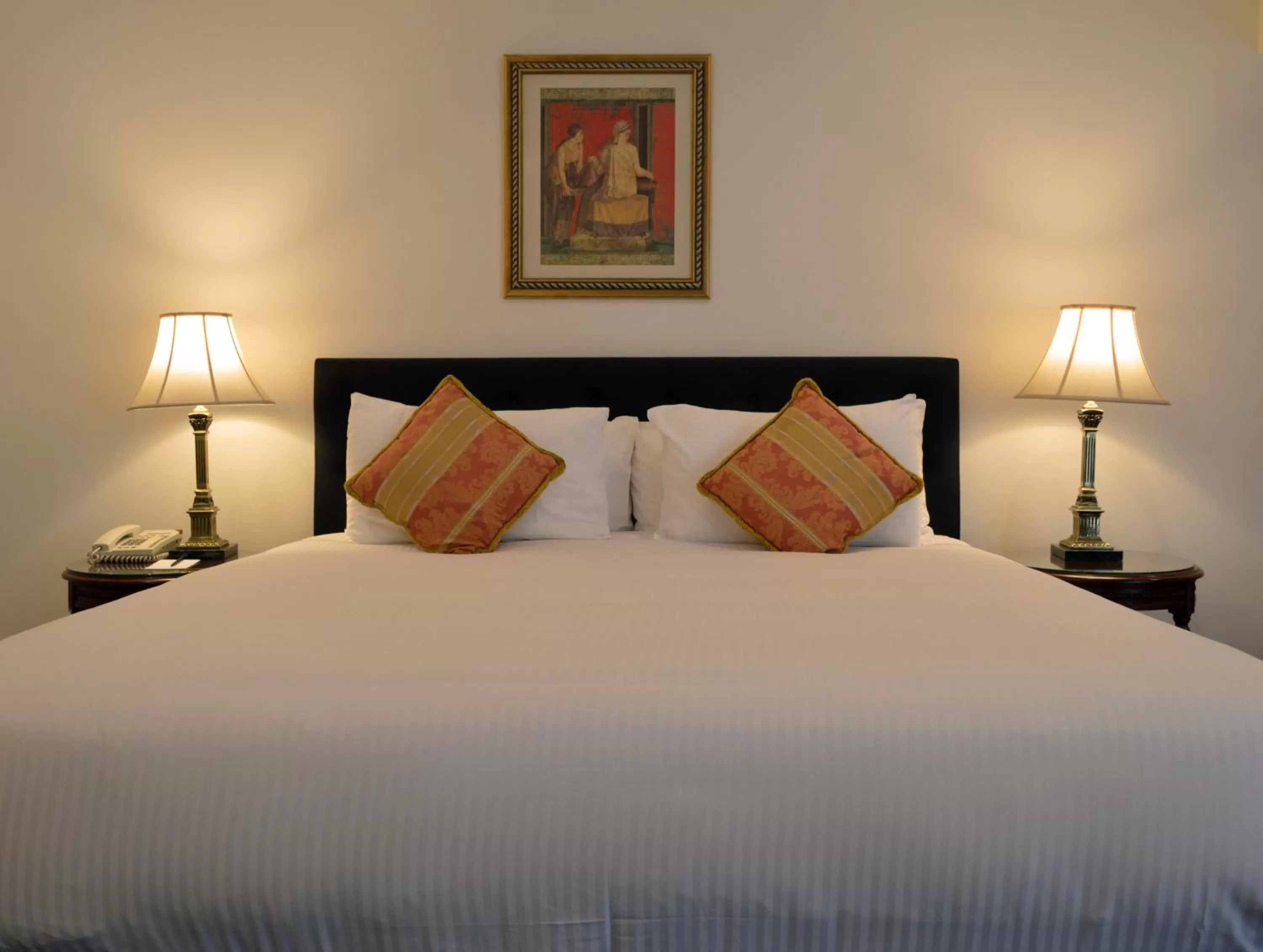 Bedroom, Bed in Canterbury International Hotel