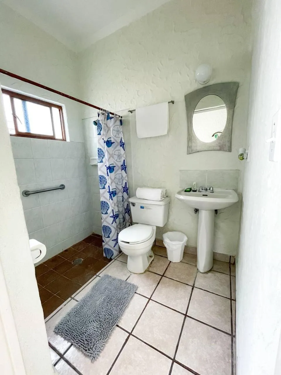 Bathroom in Hotel Allende