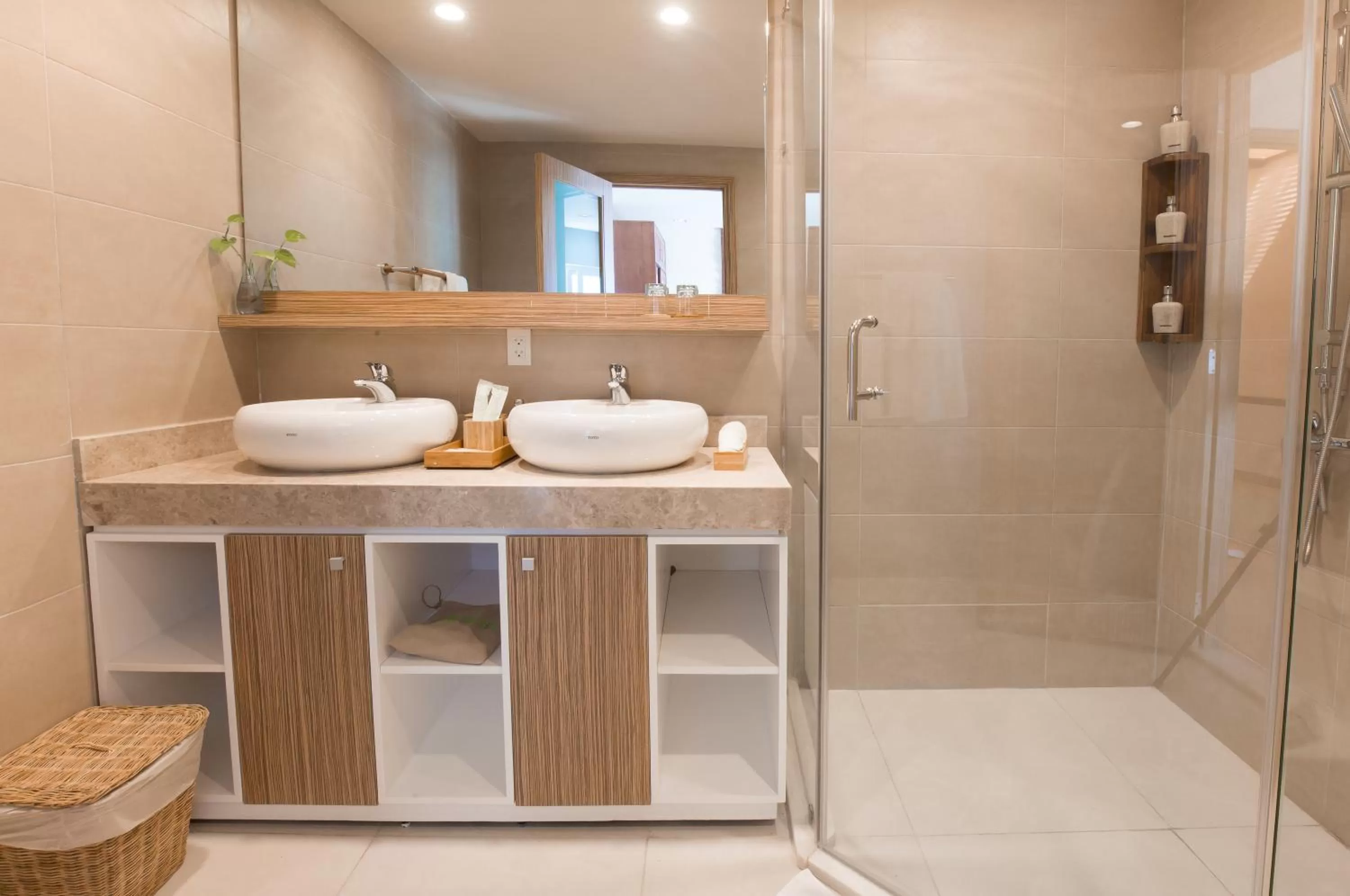 Shower in The Cliff Resort & Residences