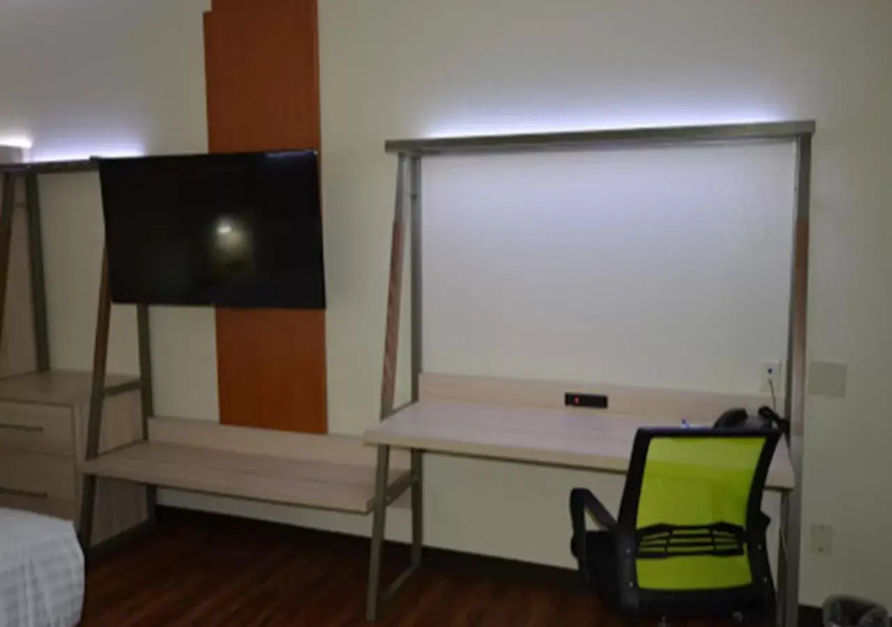 Deluxe King Room - Disability Access Hearing Accessible in Holiday Inn Express & Suites Raymondville, an IHG Hotel Deluxe King Room - Disability Access Hearing Accessible in Holiday Inn Express & Suites Raymondville, an IHG Hotel