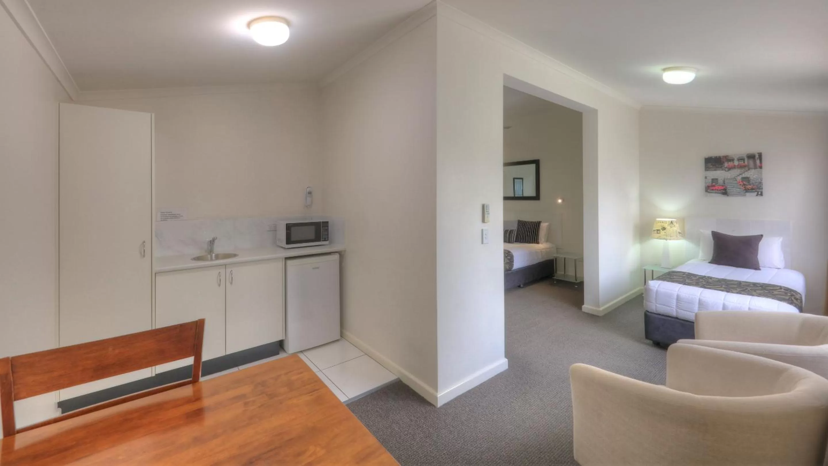 Kitchen or kitchenette, Bed in Heritage River Motor Inn