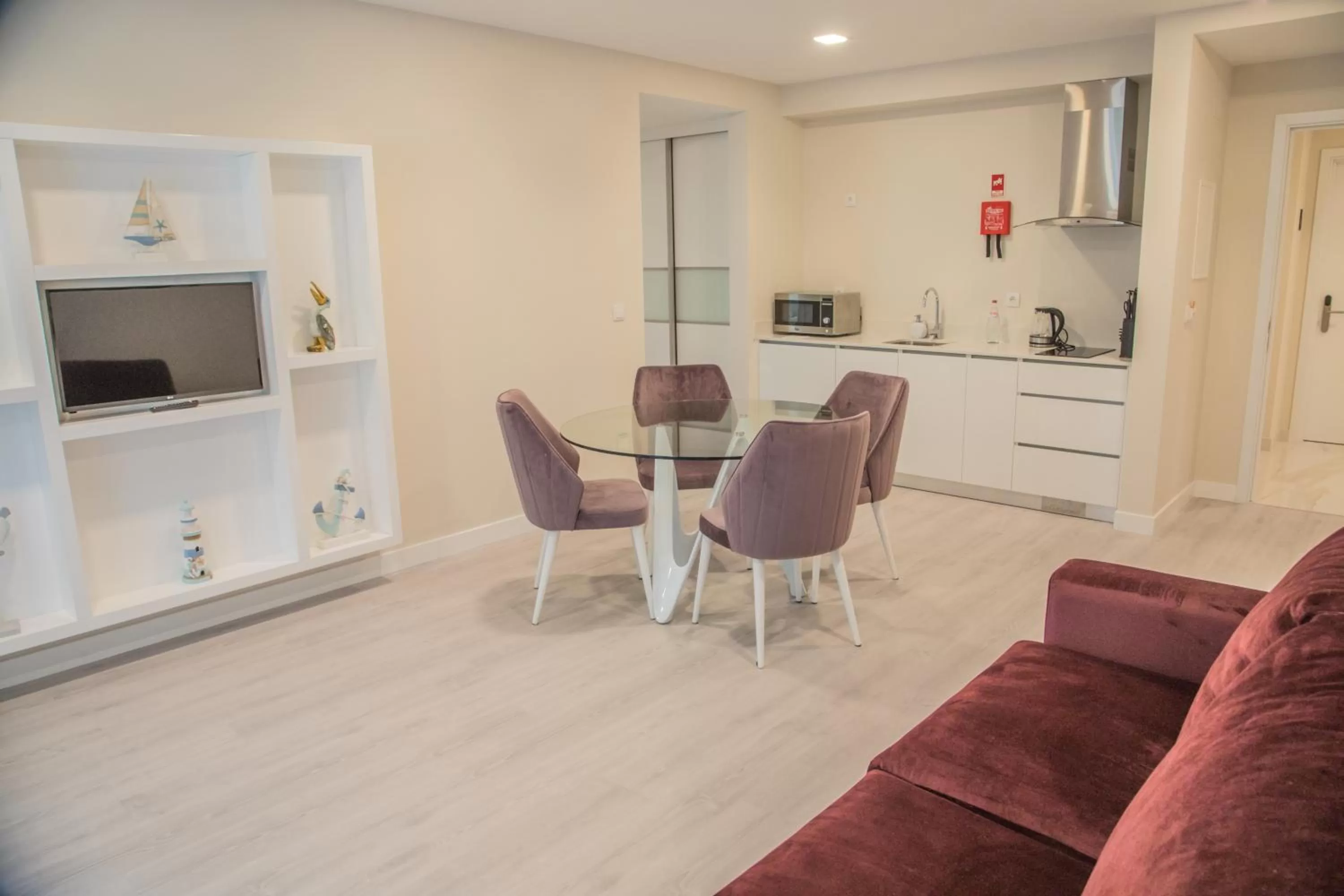 Kitchen or kitchenette, Seating Area in Calamar Hotel